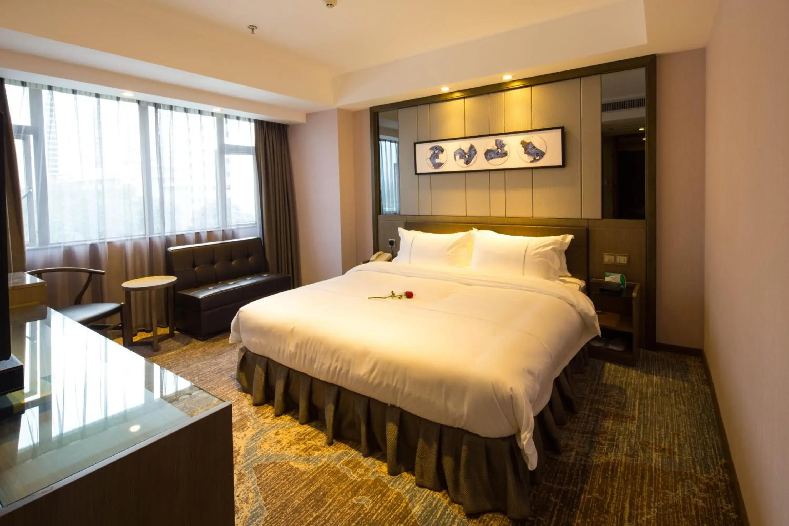 Photo of the whole room, Bed in lnsail Hotel Shenzhen Luohu Port Railway Station Photo of the whole room, Bed in lnsail Hotel Shenzhen Luohu Port Railway Station