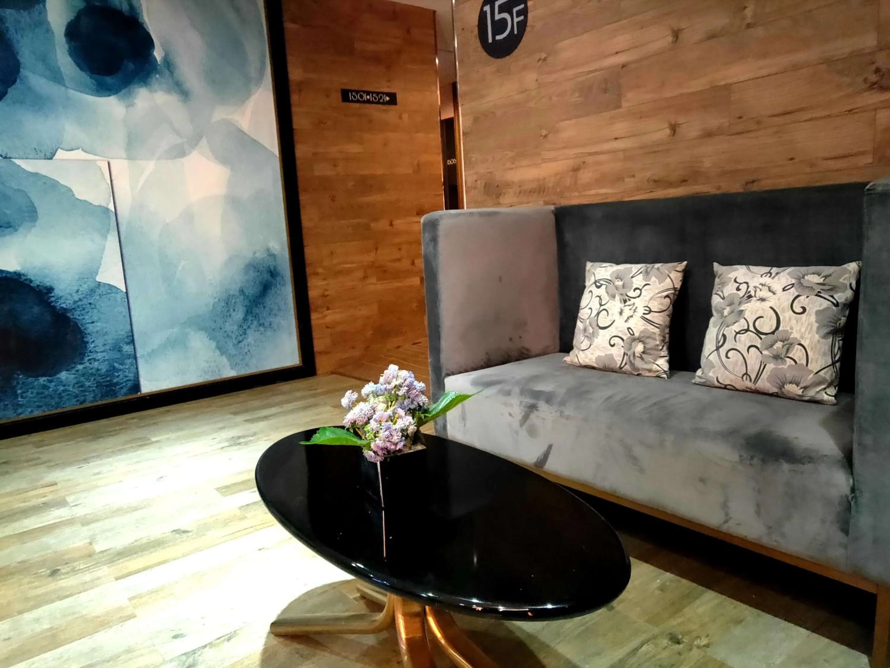 Decorative detail in lnsail Hotel Shenzhen Luohu Port Railway Station