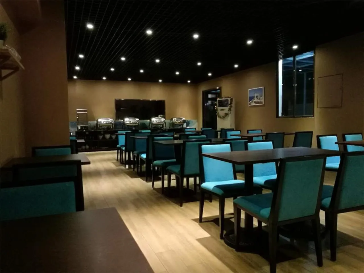 Restaurant/places to eat in lnsail Hotel Shenzhen Luohu Port Railway Station