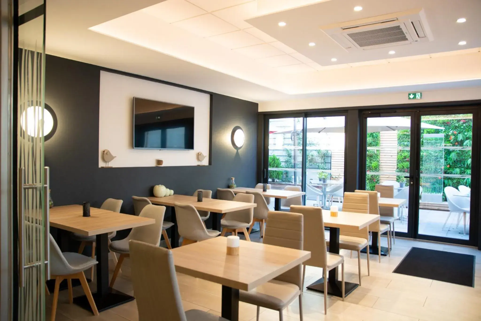 Lounge or bar in Colmar Hotel Lounge or bar in Colmar Hotel