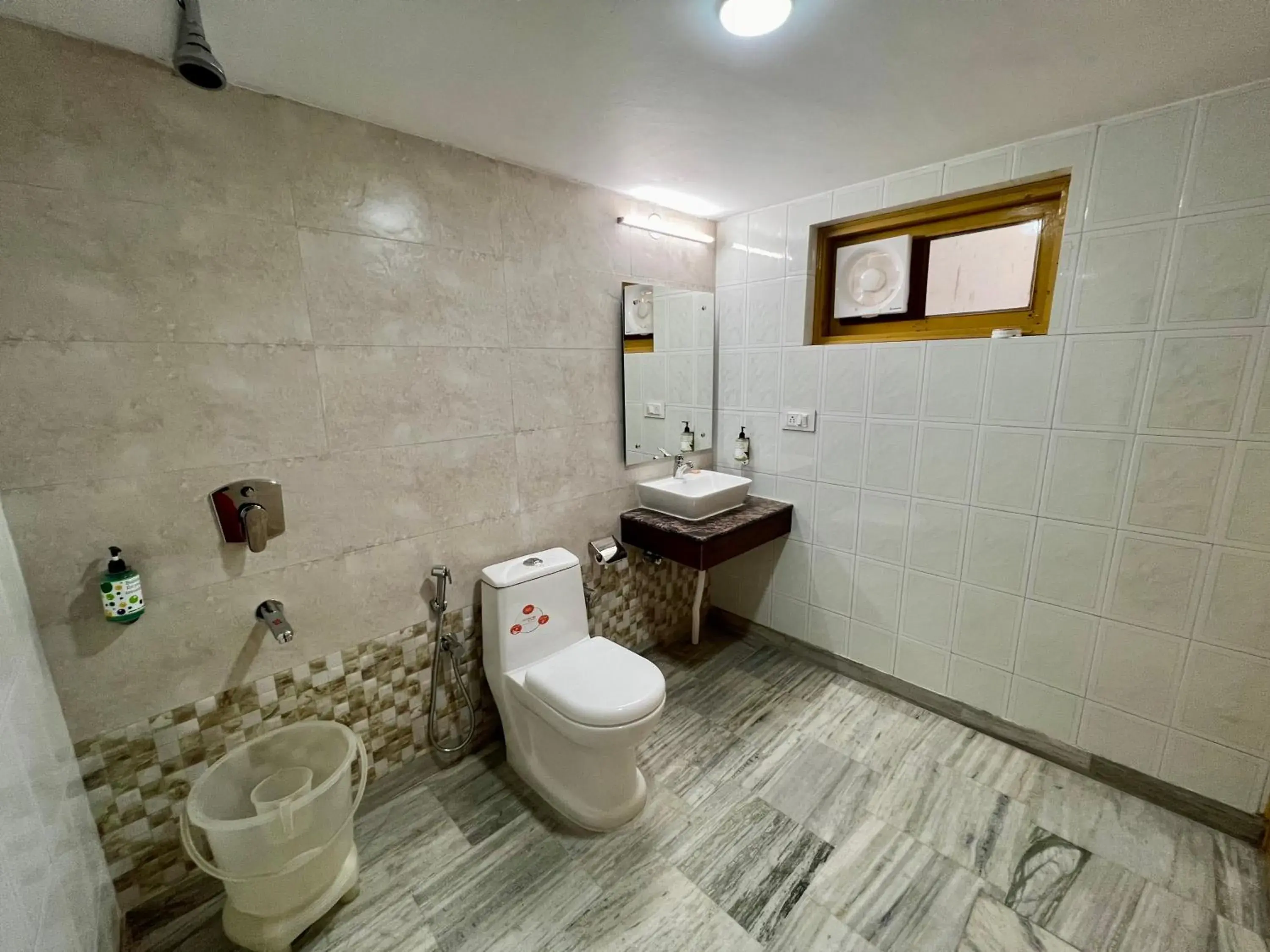 Woodstock Inn Manali 800 Mtrs from Mall Road Woodstock Inn Manali 800 Mtrs from Mall Road