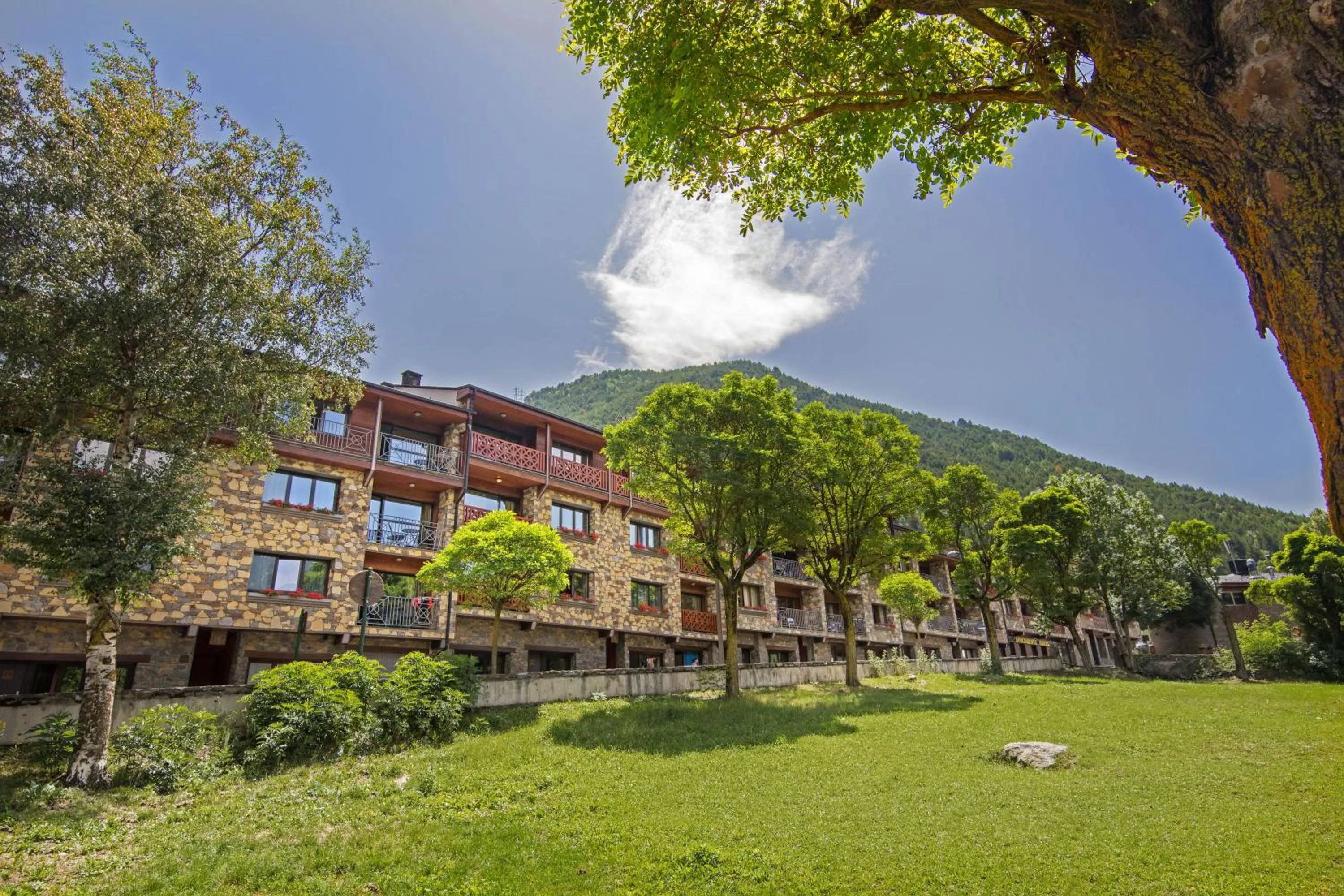 Property building in Apartaments Giberga