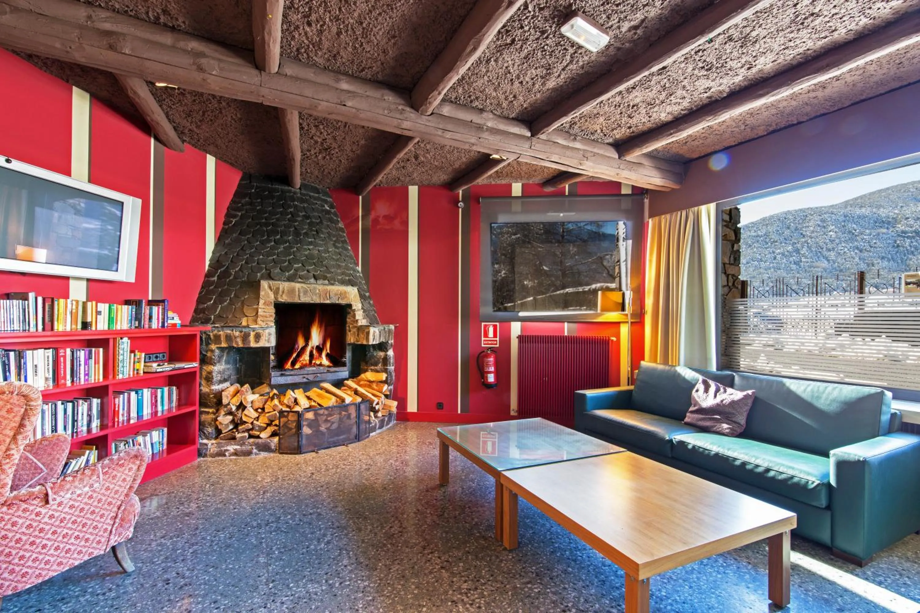 Communal lounge/ TV room in Apartaments Giberga