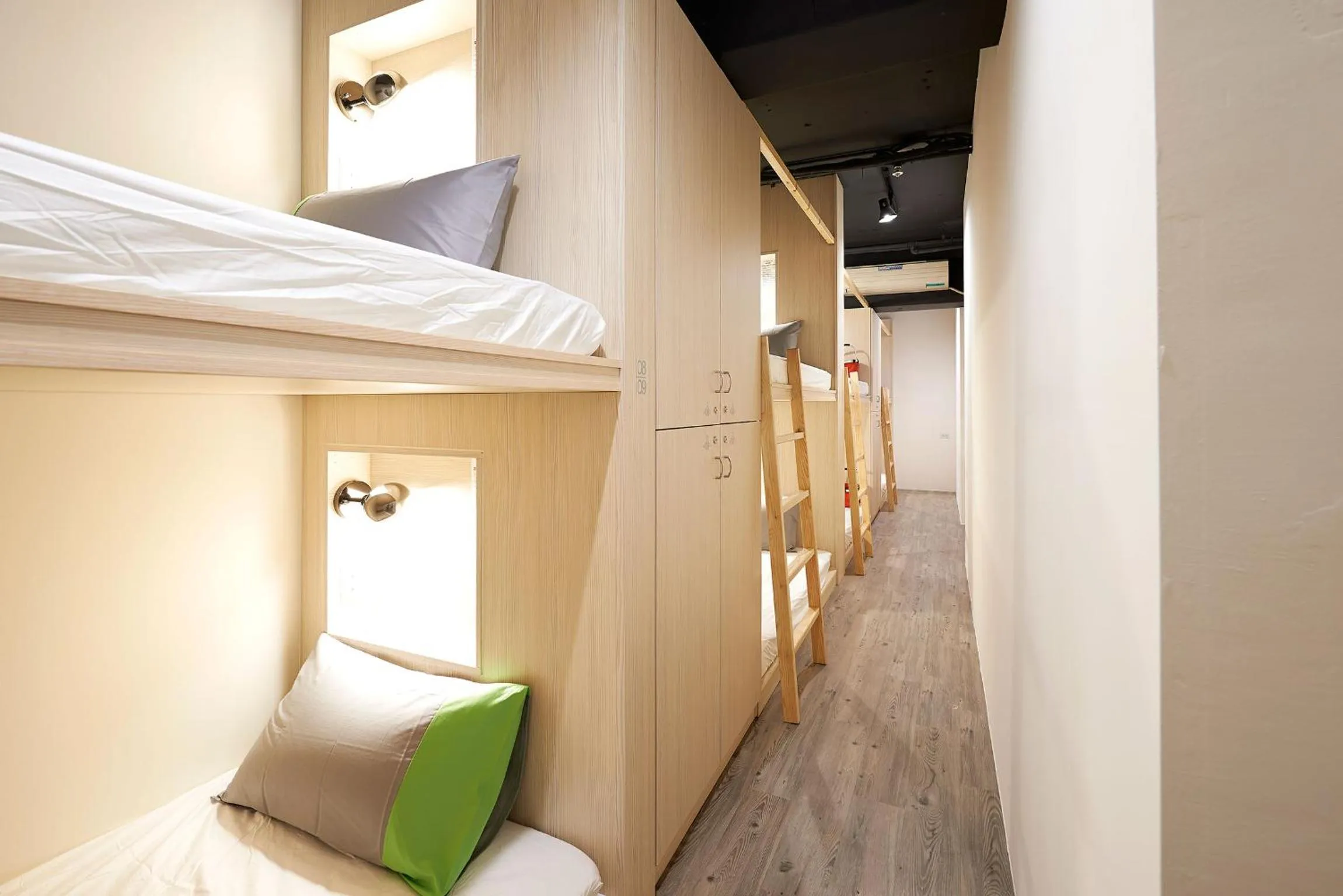 bunk bed, Bed in Ease Single Inn