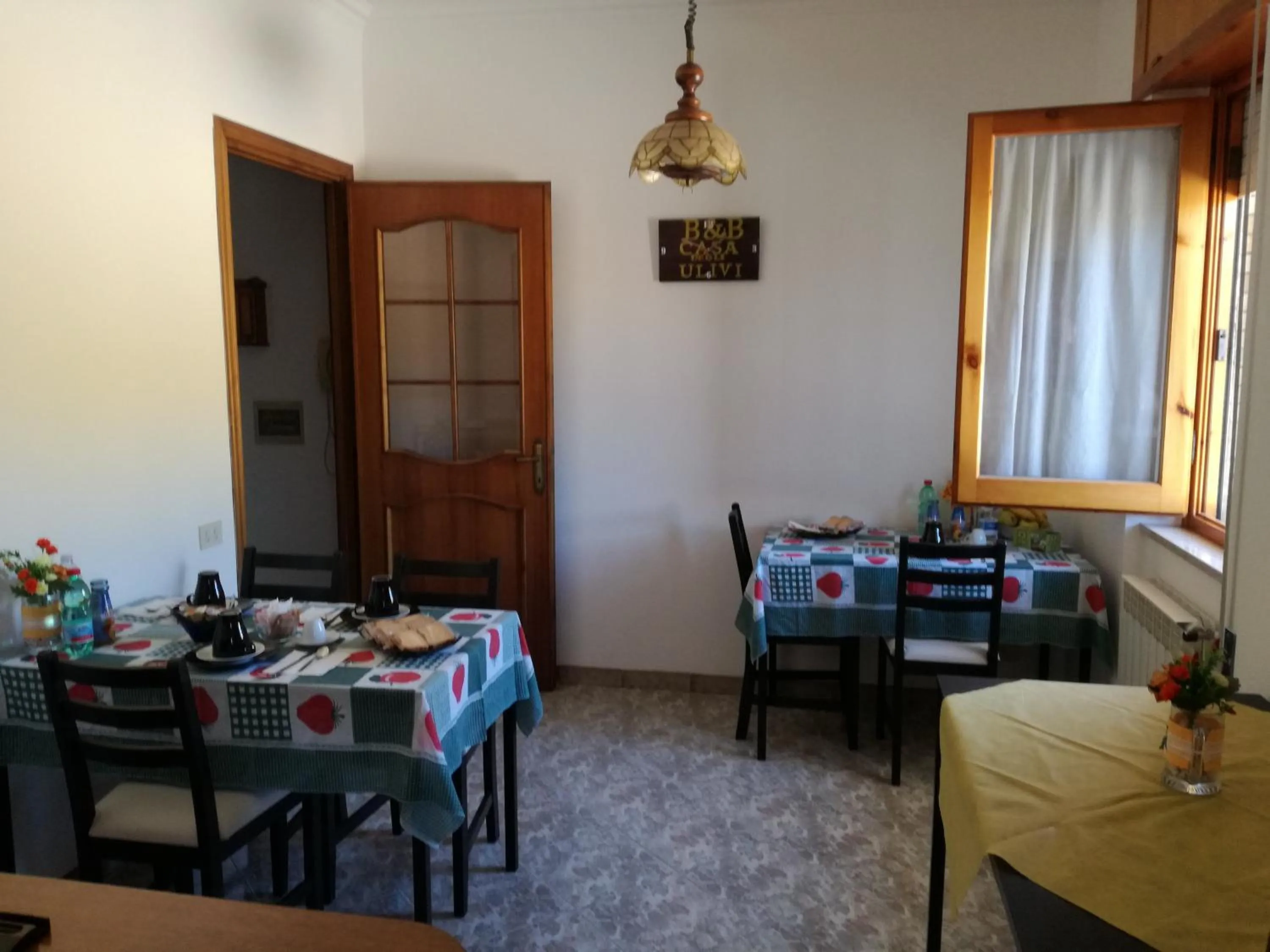 Communal kitchen in B&B Casa degli Ulivi