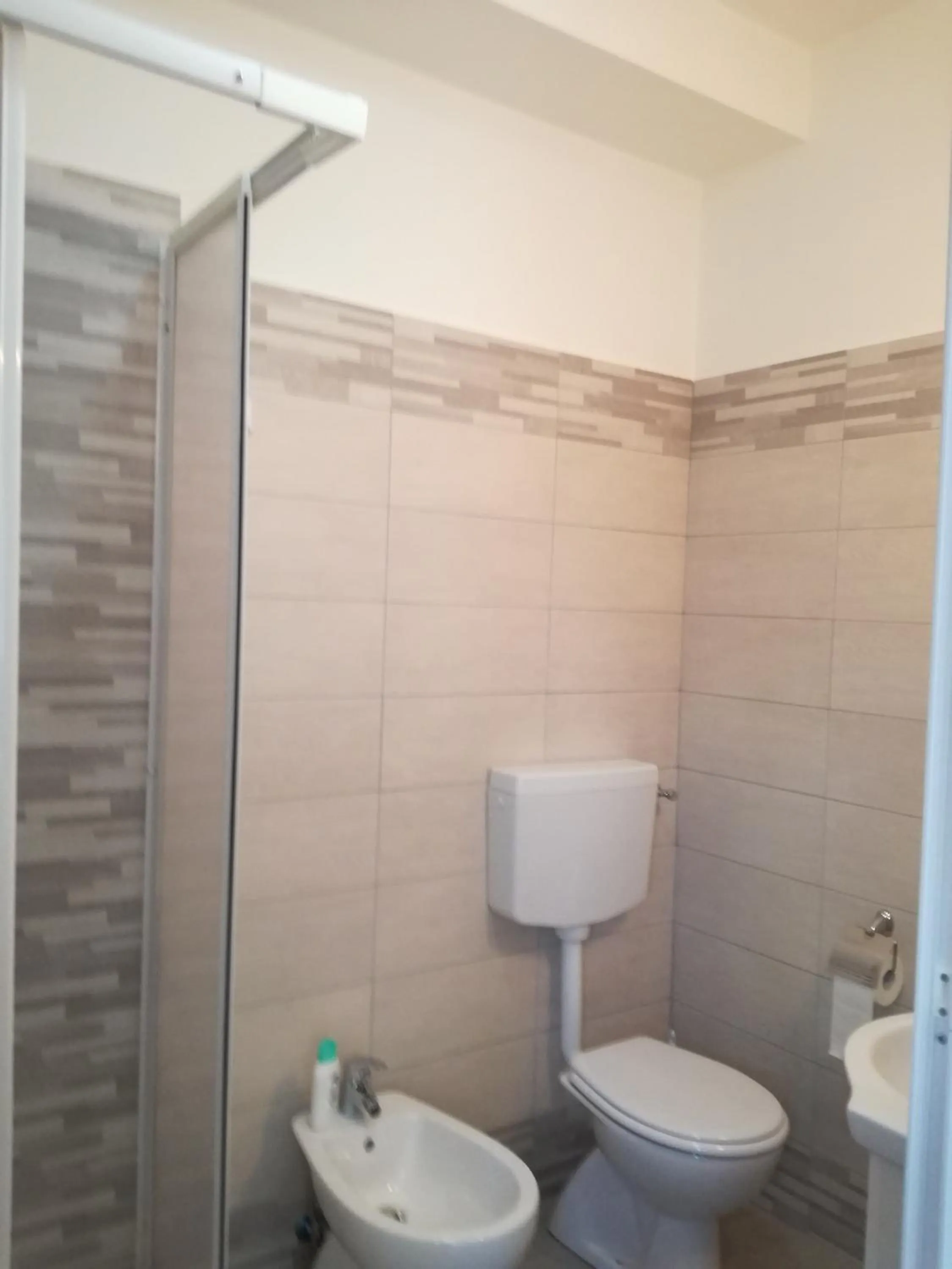 Shower in B&B Casa degli Ulivi