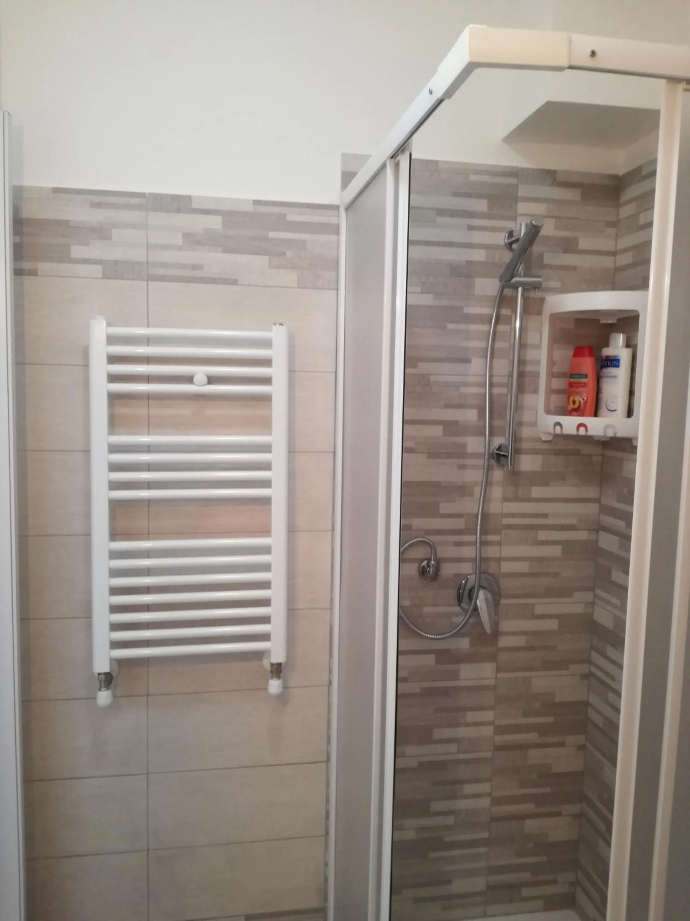 Shower in B&B Casa degli Ulivi