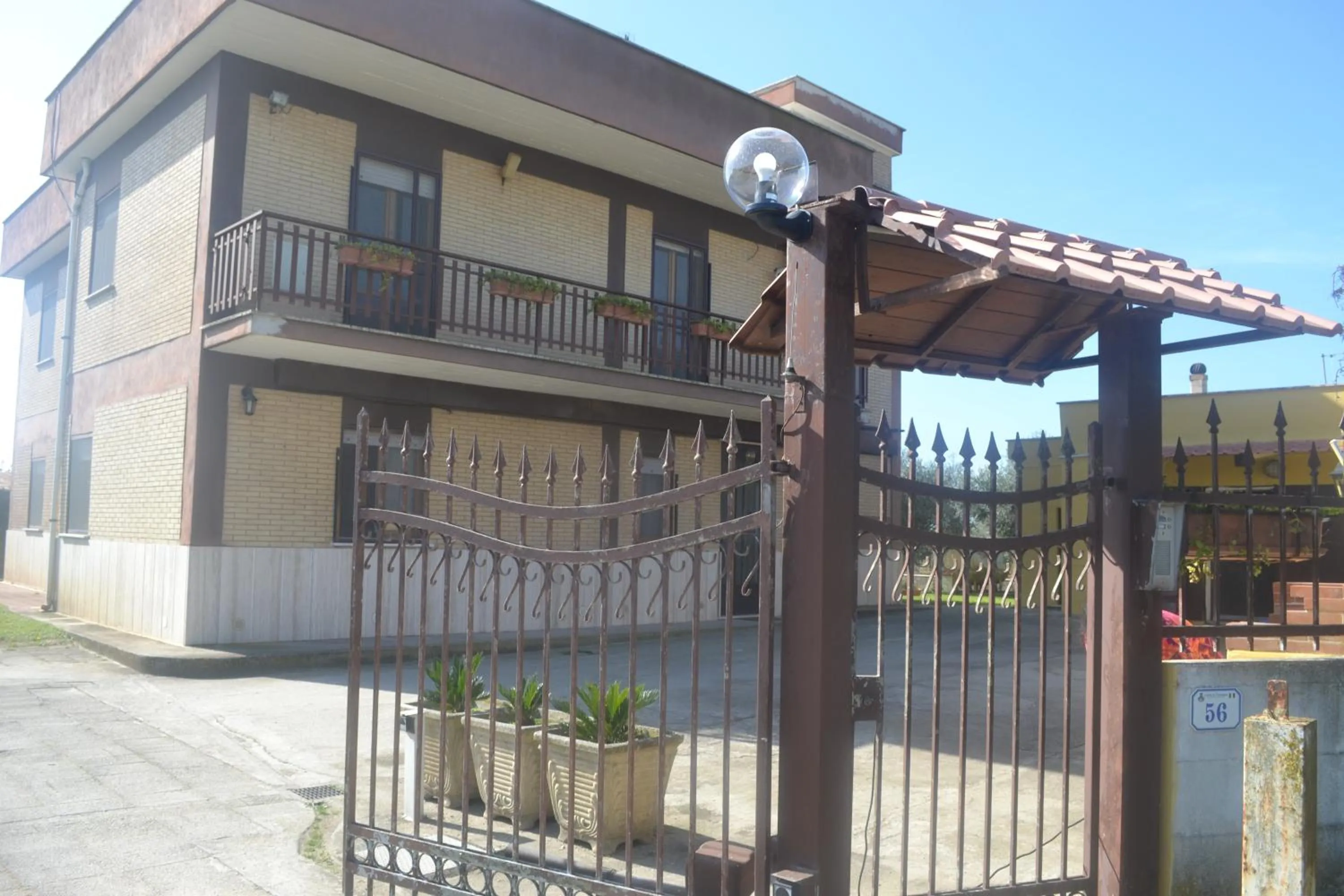 Facade/entrance in B&B Casa degli Ulivi