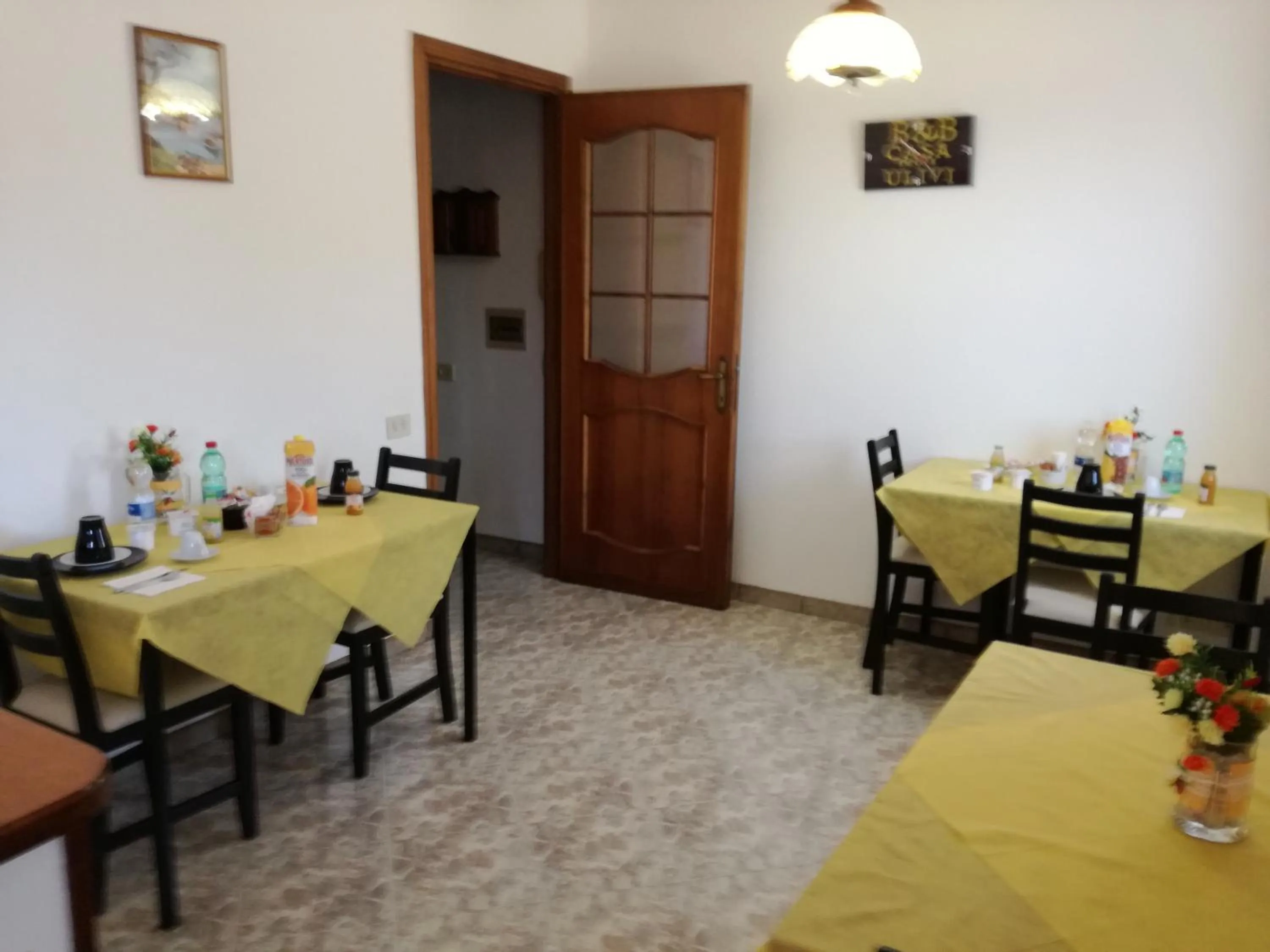 Communal kitchen in B&B Casa degli Ulivi