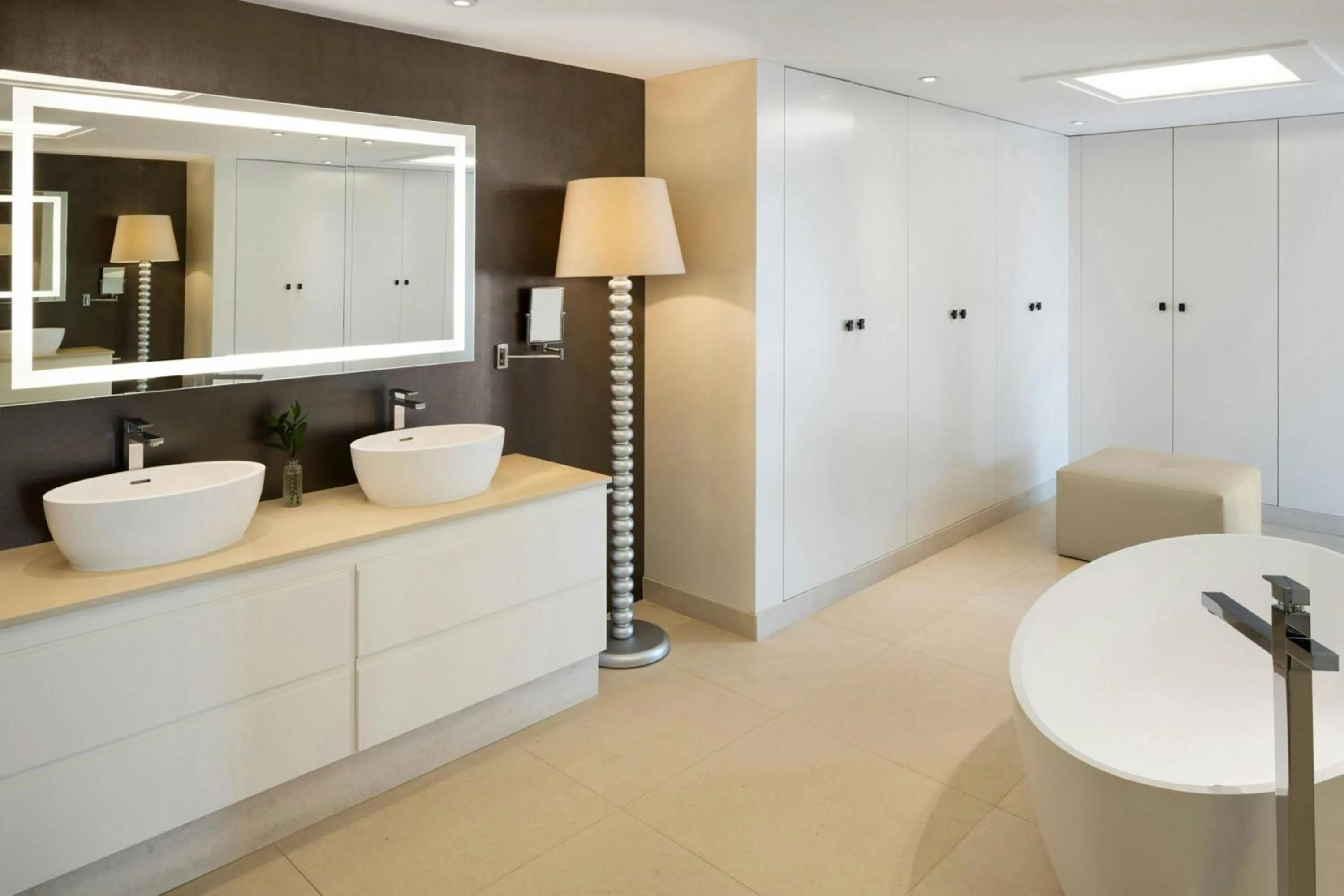 Bathroom in Pine Cliffs Ocean Suites, a Luxury Collection Resort & Spa, Algarve