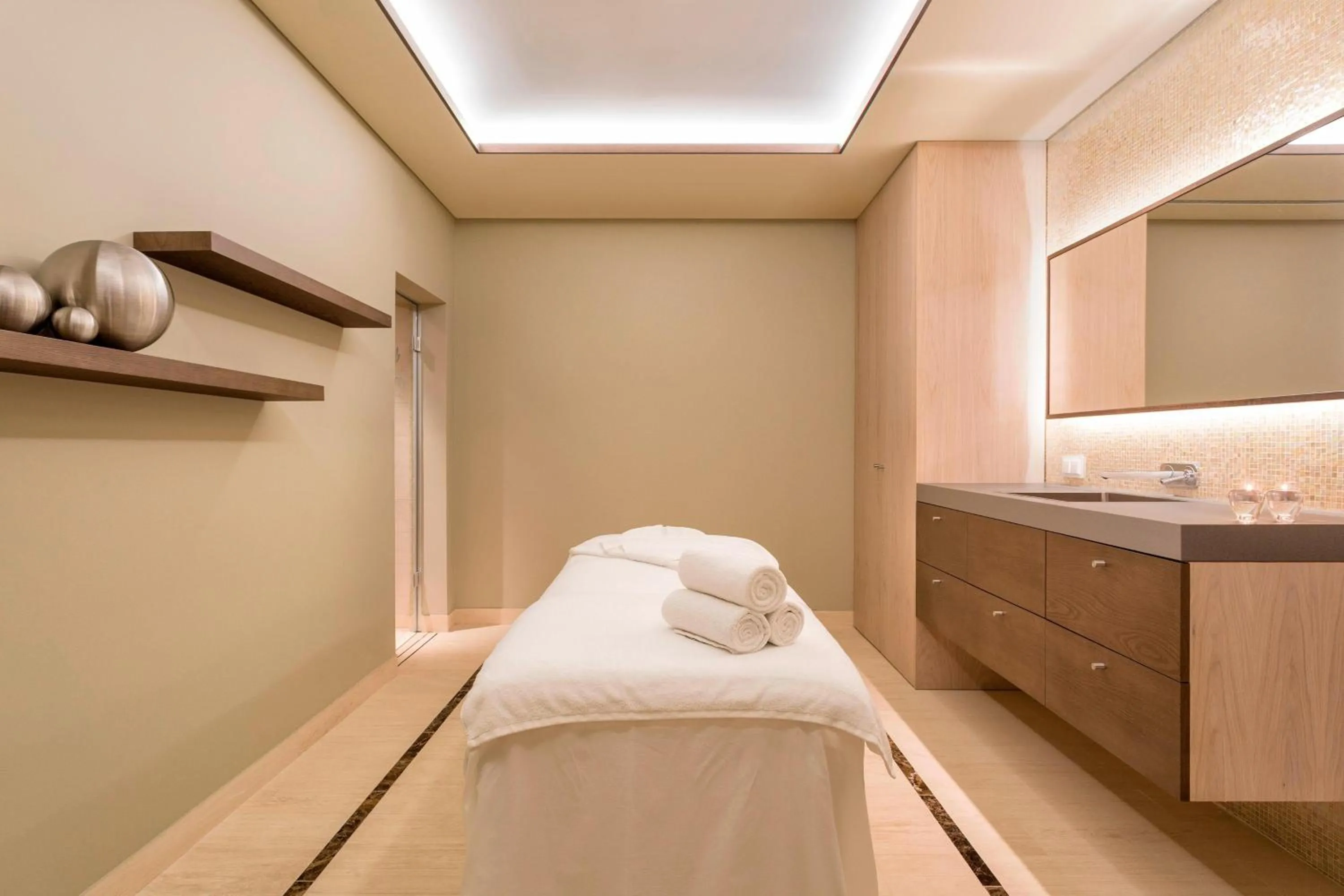 Property building, Bed in Pine Cliffs Ocean Suites, a Luxury Collection Resort & Spa, Algarve