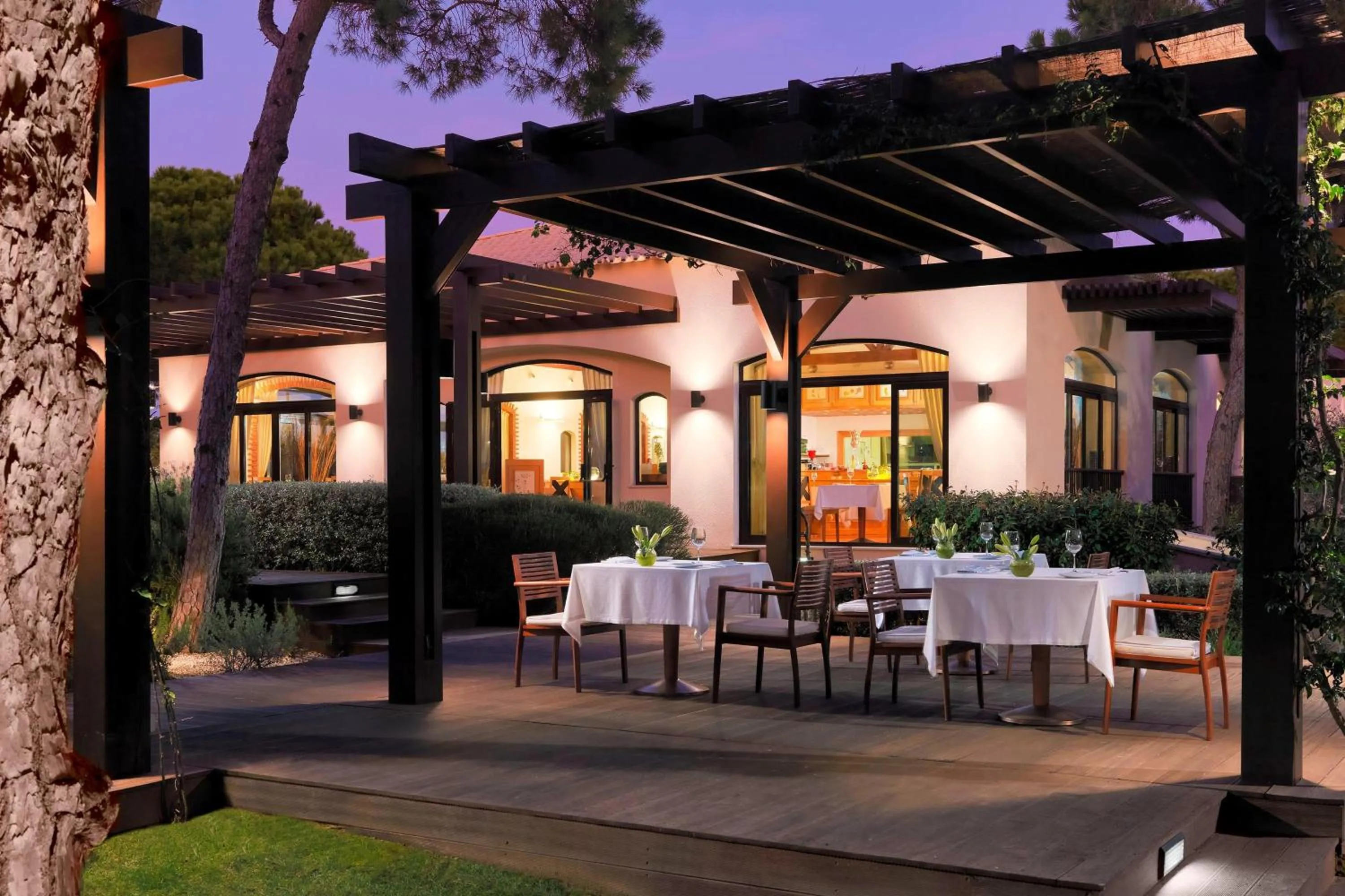 Restaurant/places to eat in Pine Cliffs Ocean Suites, a Luxury Collection Resort & Spa, Algarve