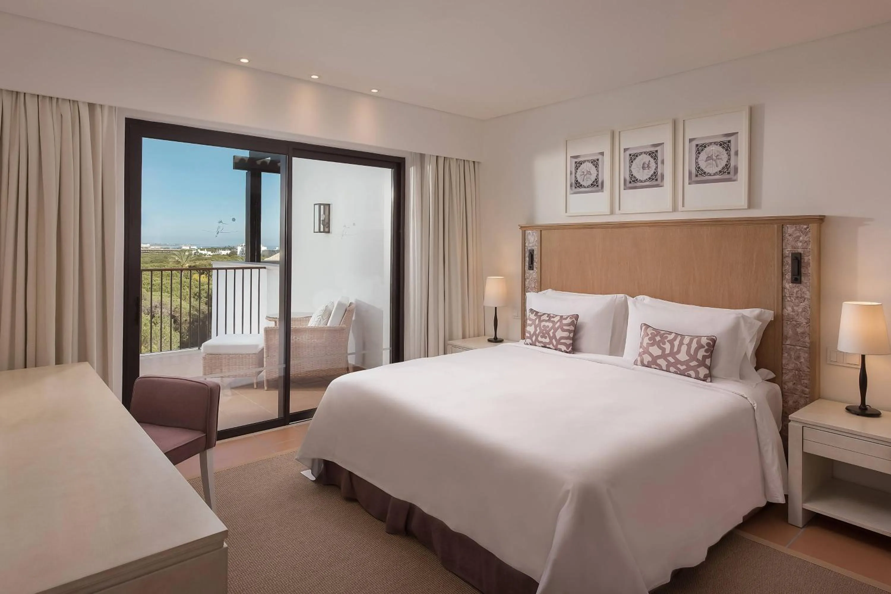 Bedroom, Bed in Pine Cliffs Ocean Suites, a Luxury Collection Resort & Spa, Algarve