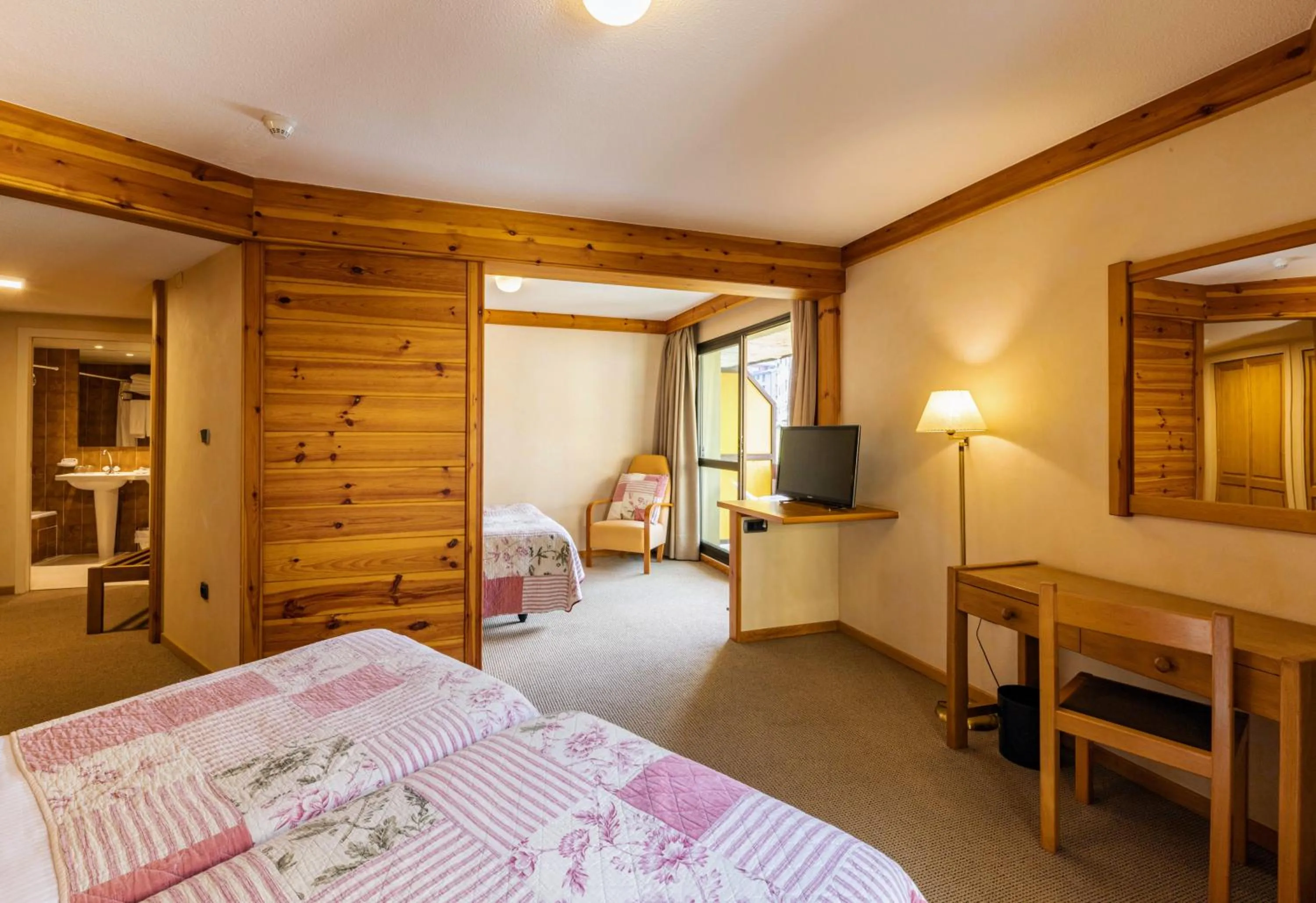 Photo of the whole room, Bed in Hotel Bonavida