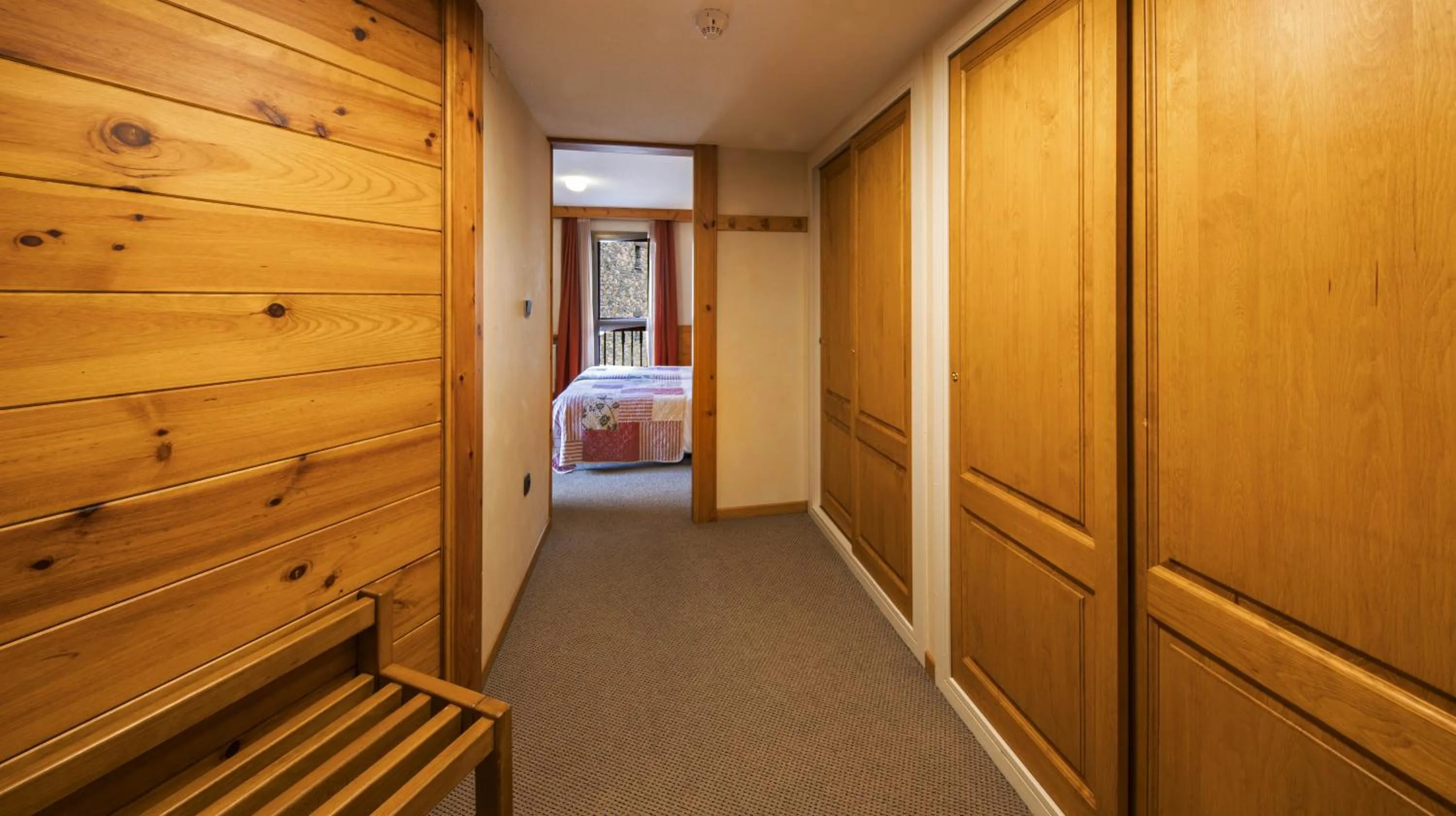 wardrobe, Bed in Hotel Bonavida