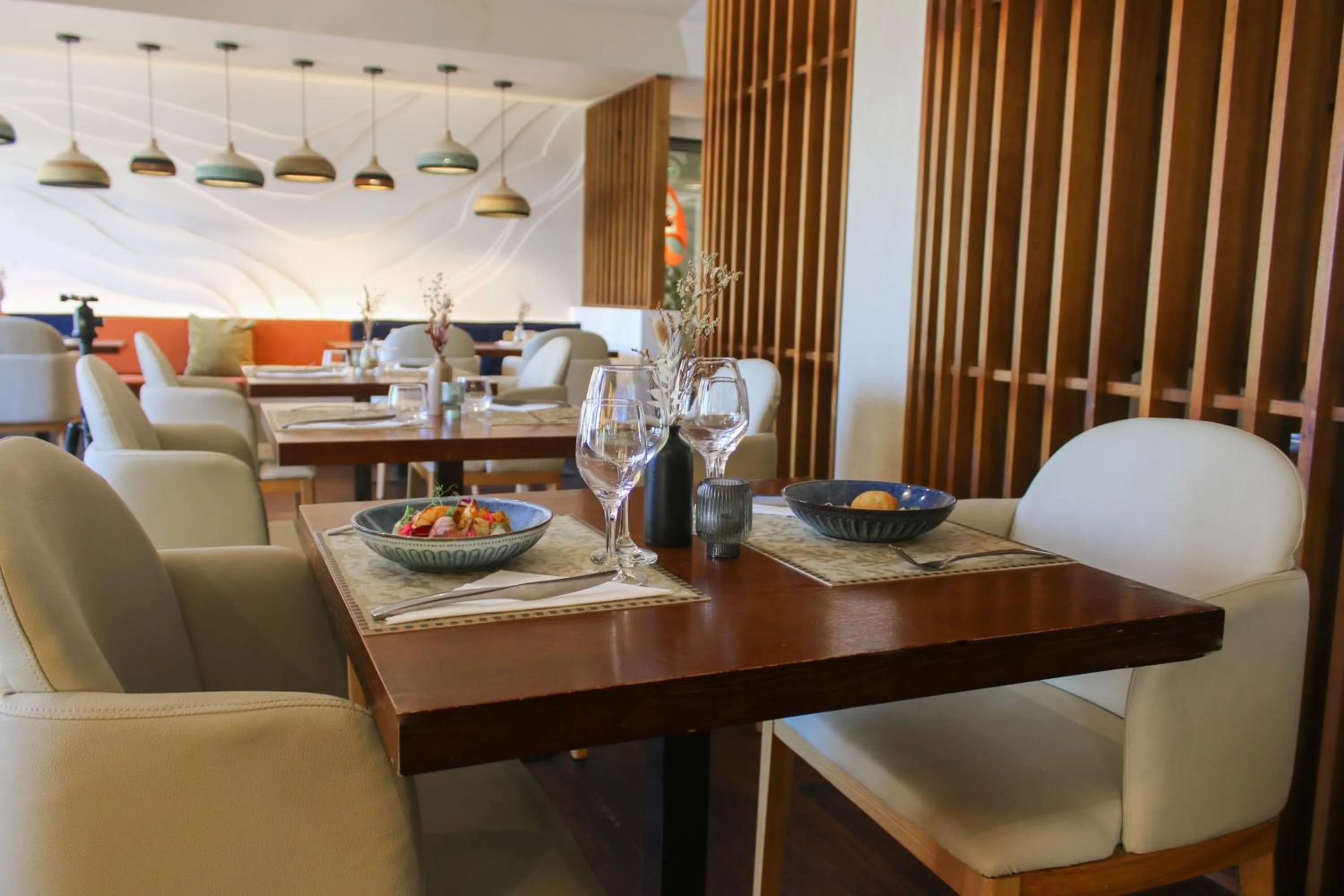 Restaurant/places to eat in Le Battant Des Lames