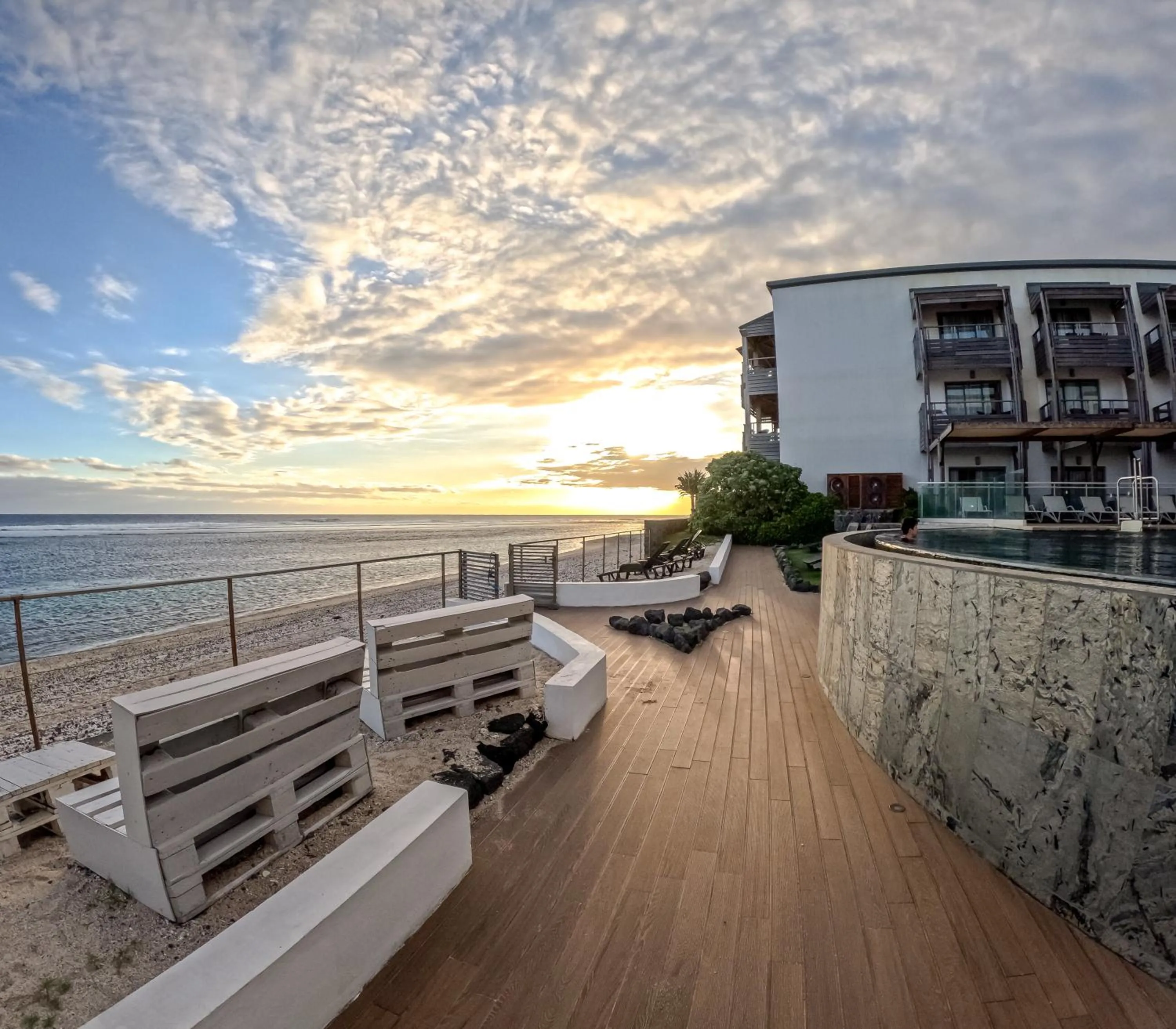 Property building in Le Battant Des Lames