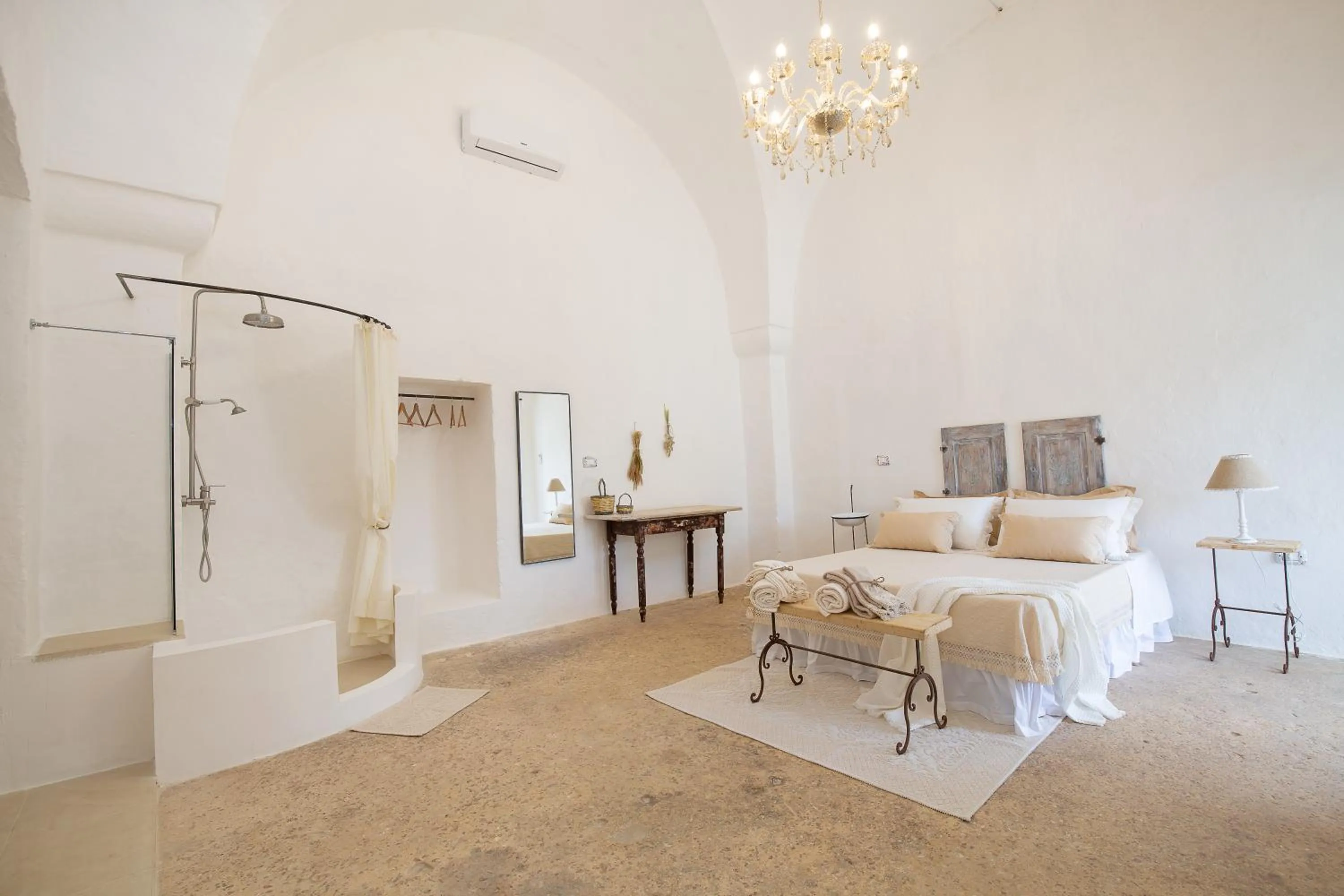 Photo of the whole room, Bed in Masseria Violante Boutique Hotel