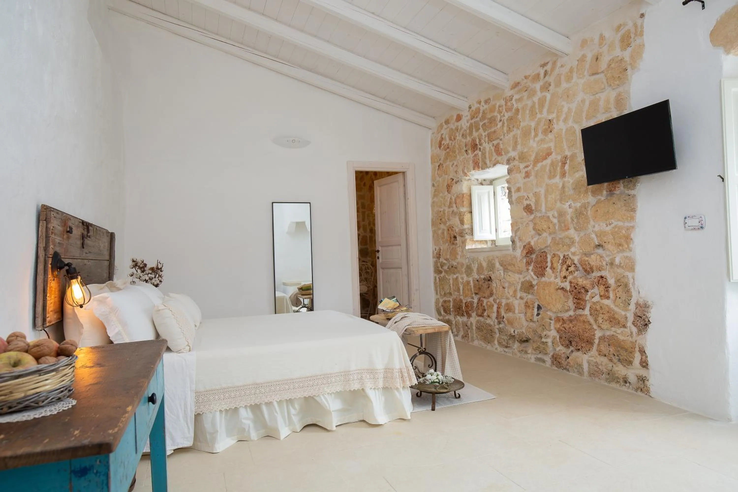 Photo of the whole room, Bed in Masseria Violante Boutique Hotel