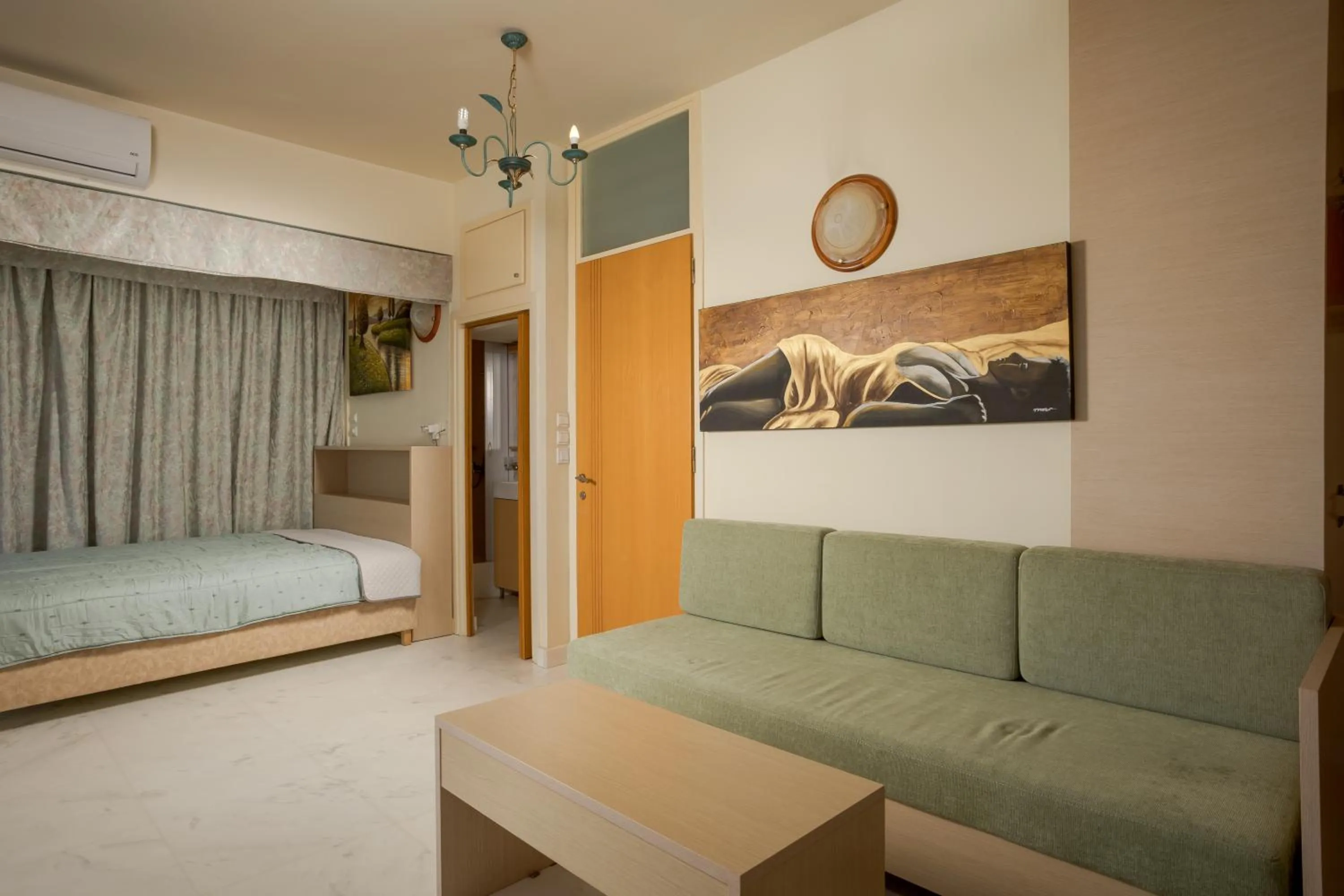 Photo of the whole room, Bed in Panoramic Sea View