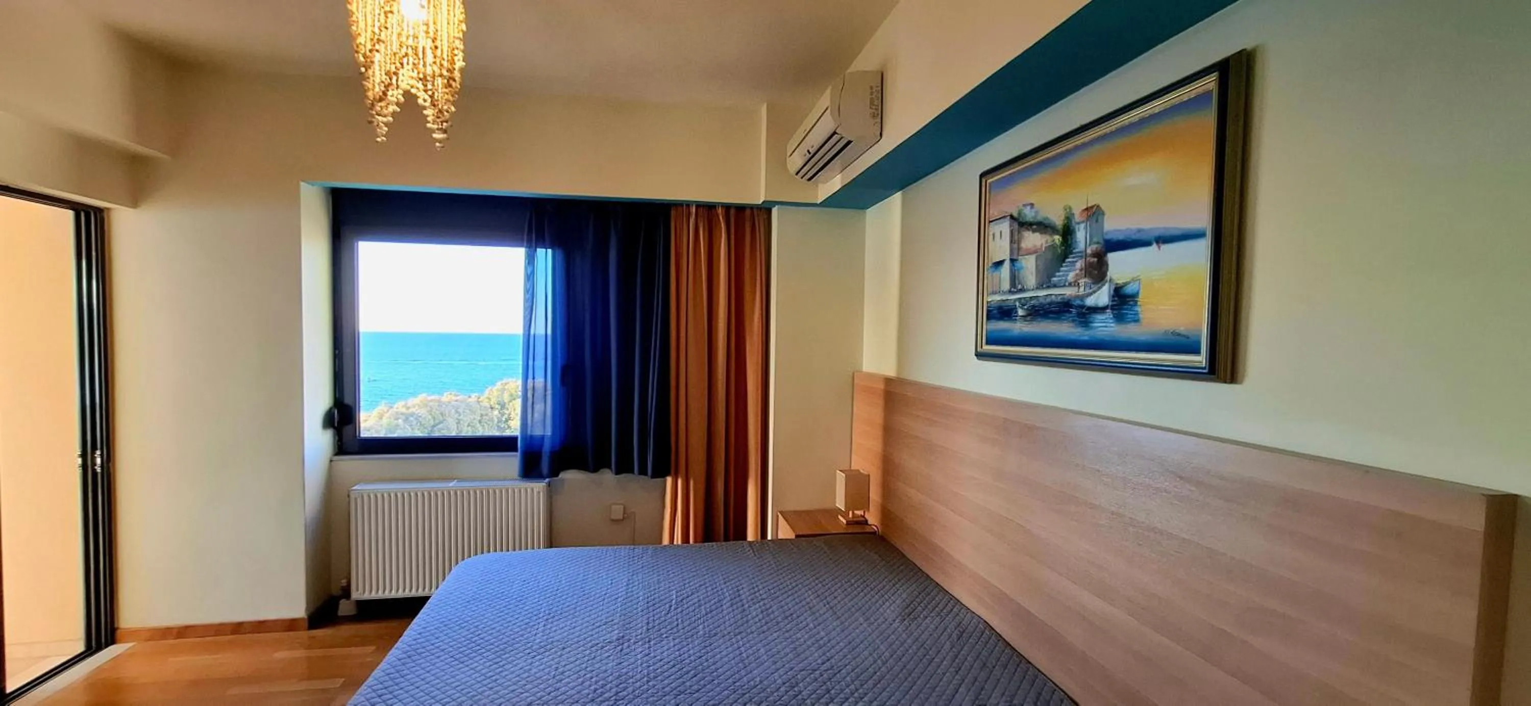 Bed in Panoramic Sea View