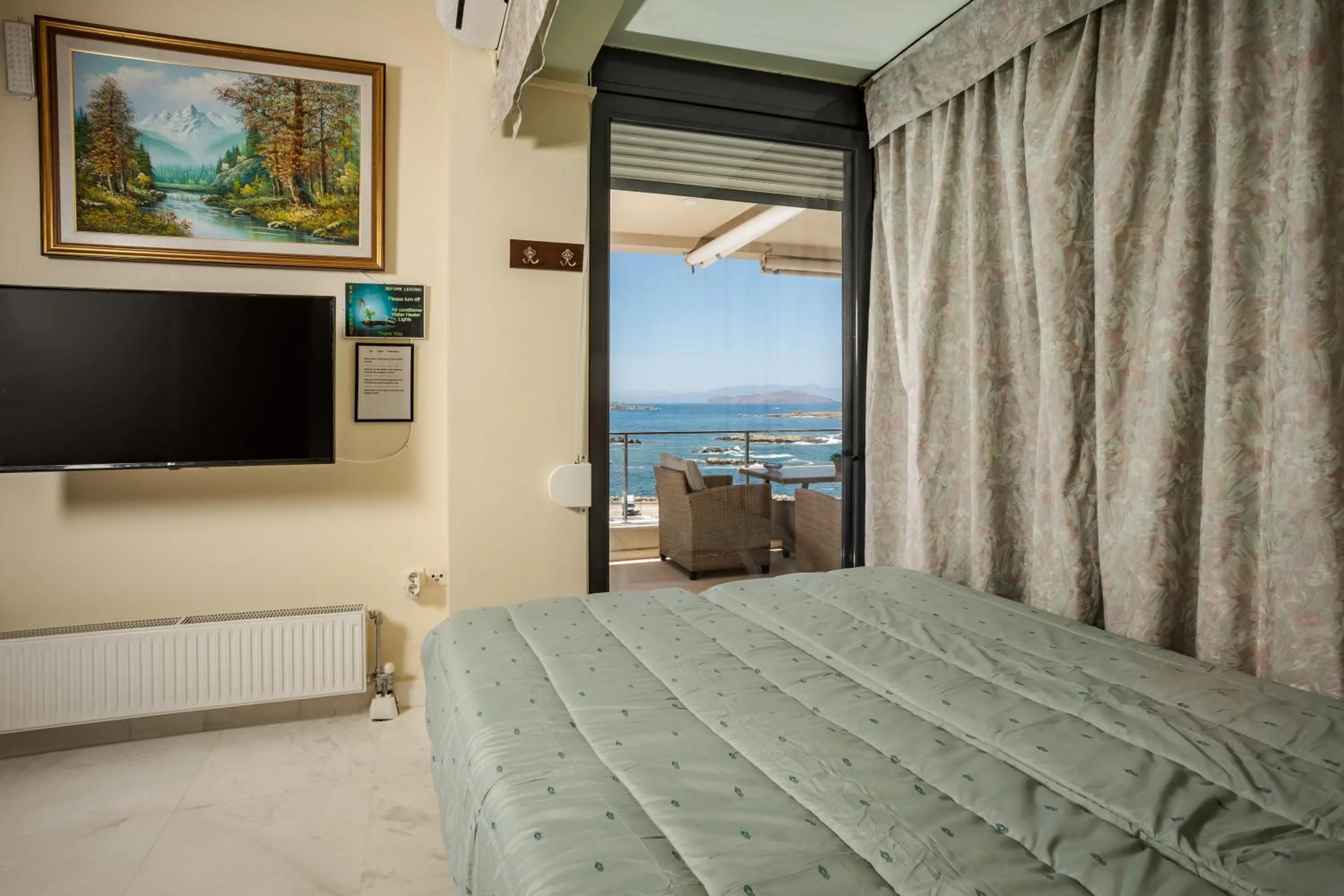 Bed in Panoramic Sea View