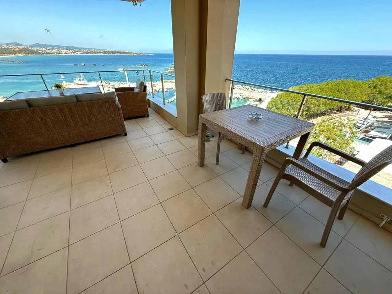 Balcony/Terrace in Panoramic Sea View