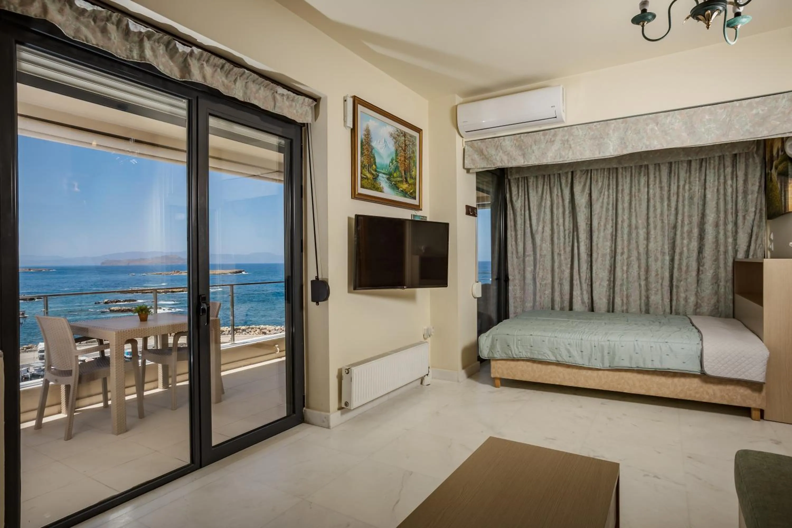 Bed in Panoramic Sea View