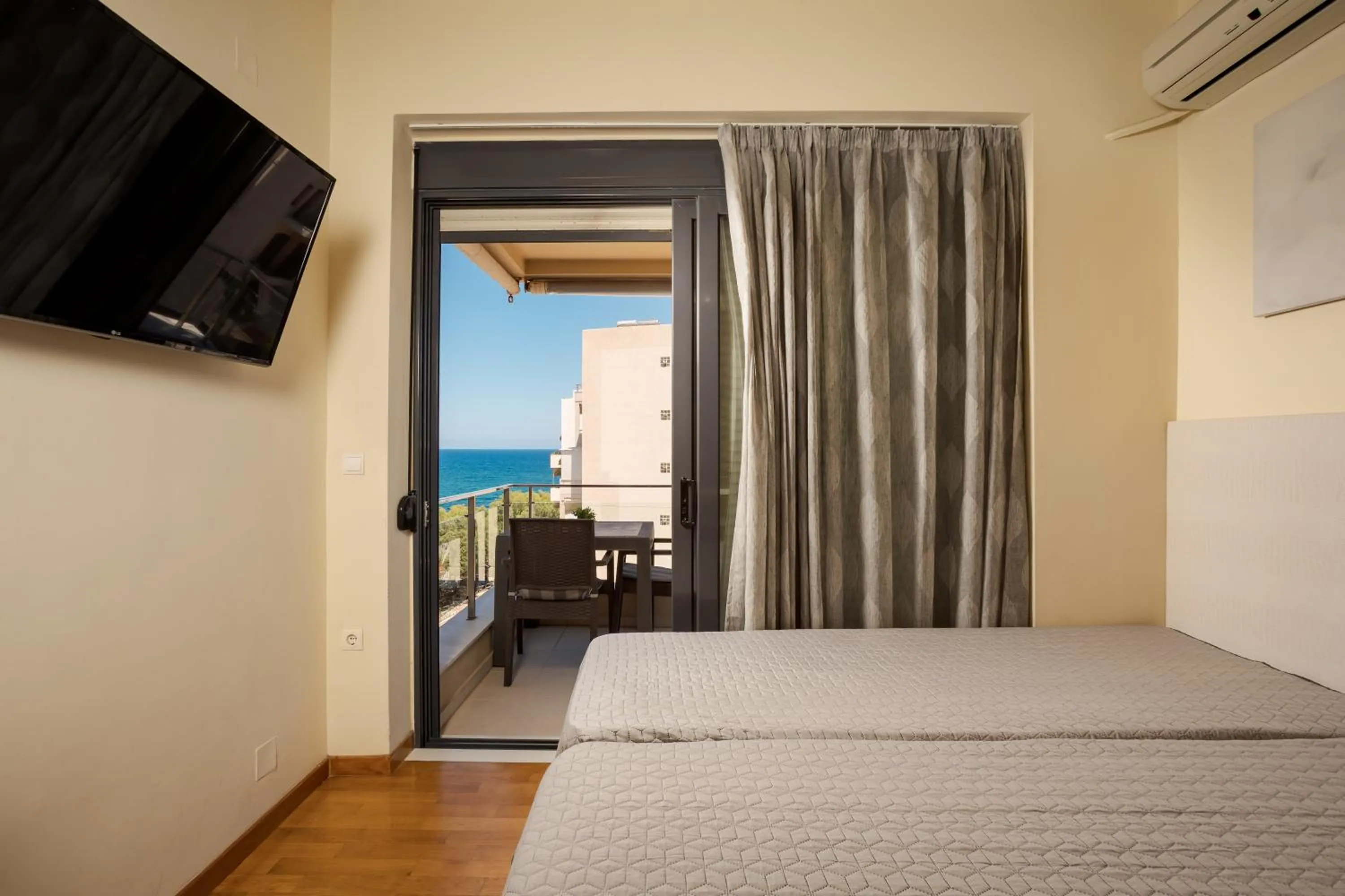 TV and multimedia, Bed in Panoramic Sea View
