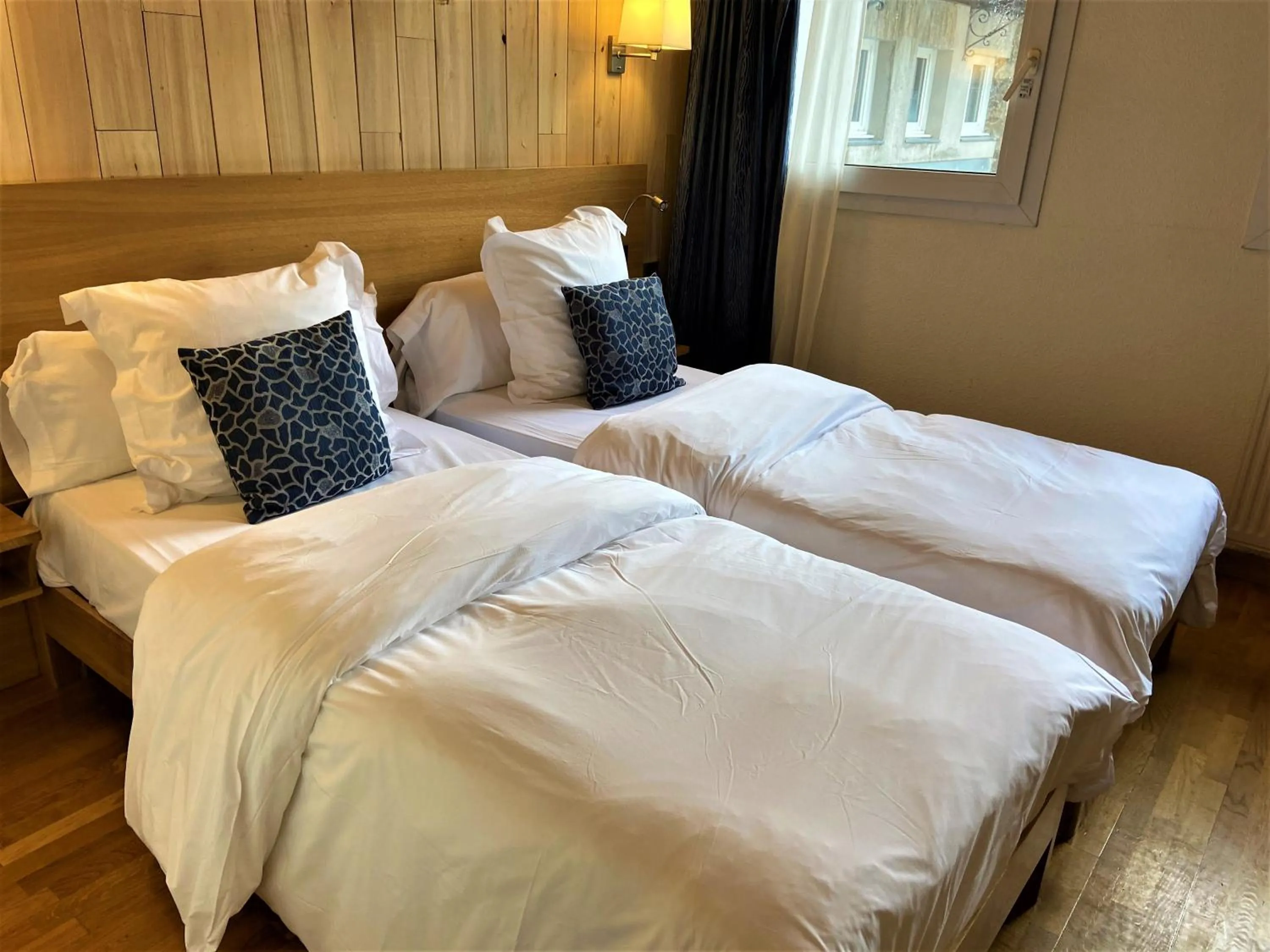 Bedroom, Bed in Hotel & SPA Llop Gris