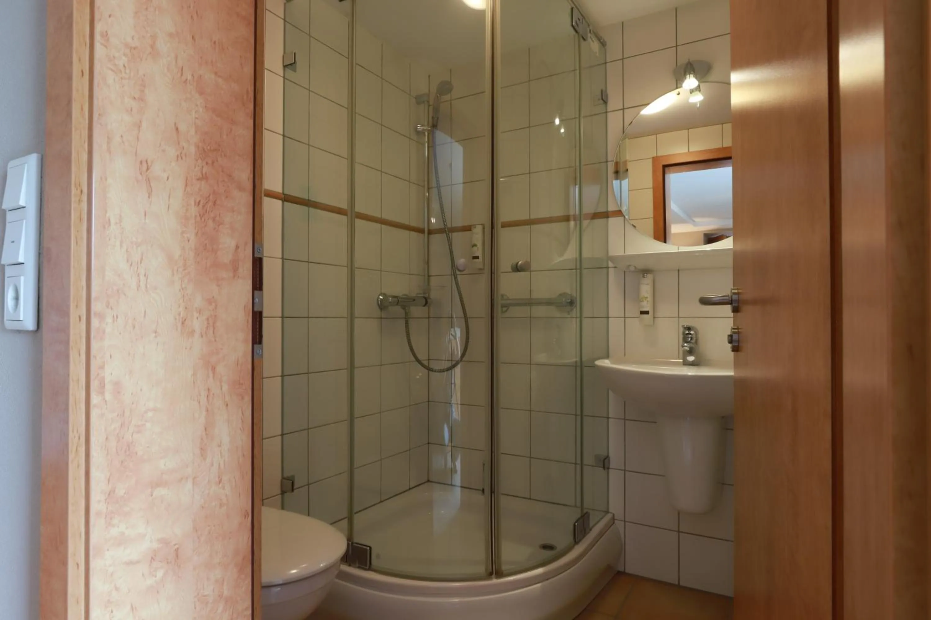 Bathroom in Hofgut Langenborn Wohnen auf Zeit möblierte Apartments Aschaffenburg Alzenau Frankfurt