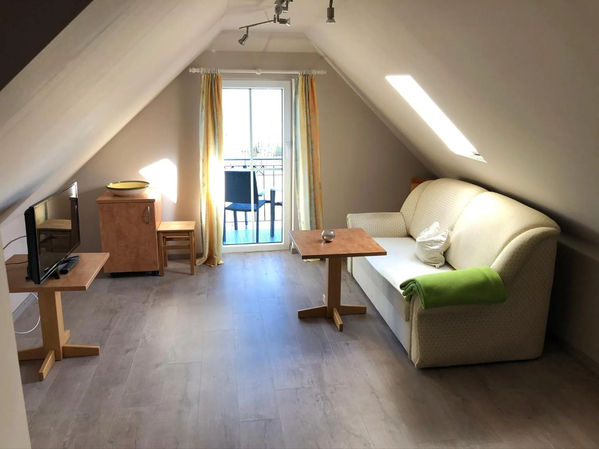 TV and multimedia in Hofgut Langenborn Wohnen auf Zeit möblierte Apartments Aschaffenburg Alzenau Frankfurt