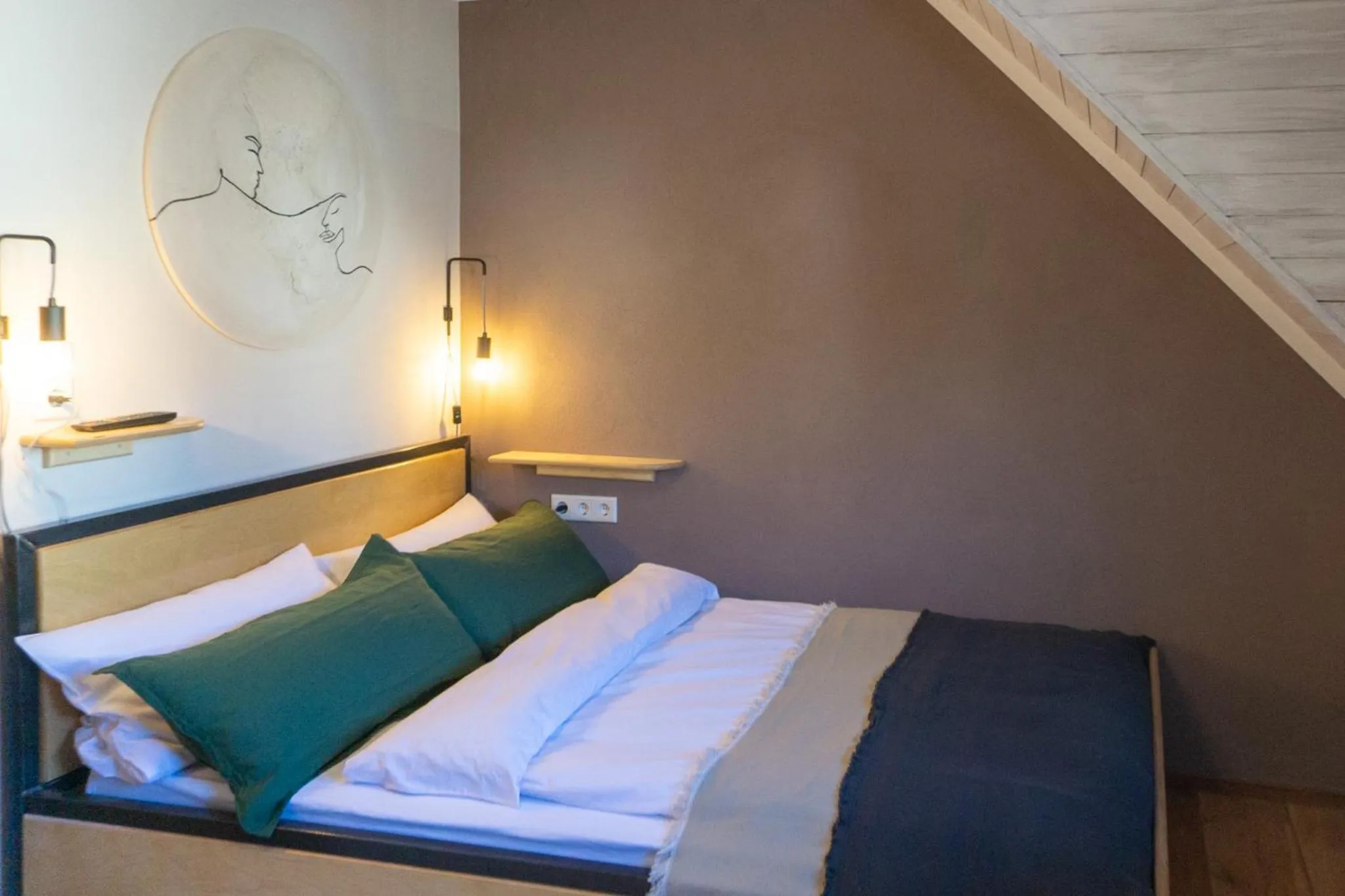 Bed in Hofgut Langenborn Wohnen auf Zeit möblierte Apartments Aschaffenburg Alzenau Frankfurt