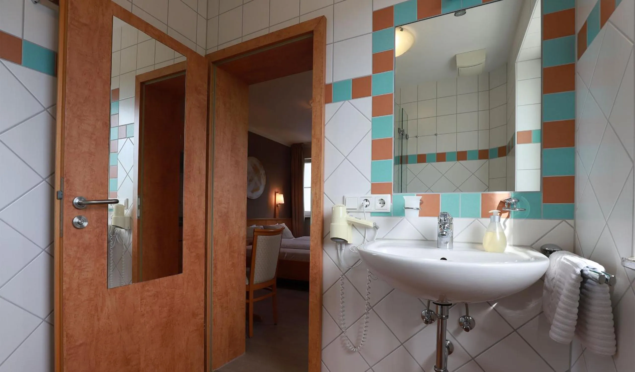 Bathroom in Hofgut Langenborn Wohnen auf Zeit möblierte Apartments Aschaffenburg Alzenau Frankfurt