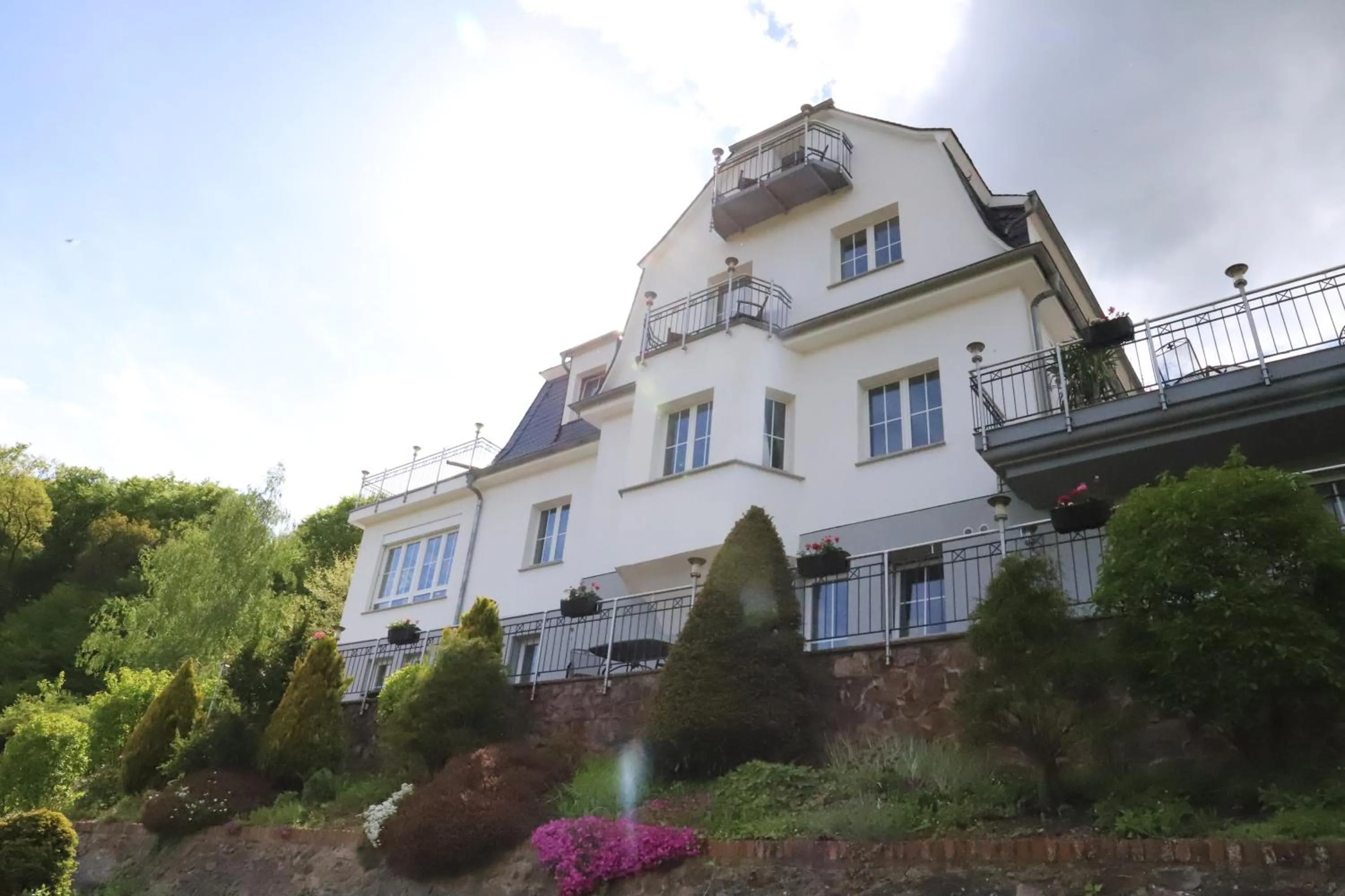 Property building in Hofgut Langenborn Wohnen auf Zeit möblierte Apartments Aschaffenburg Alzenau Frankfurt