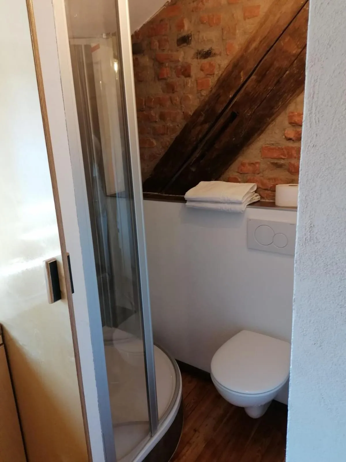 Toilet in Hofgut Langenborn Wohnen auf Zeit möblierte Apartments Aschaffenburg Alzenau Frankfurt