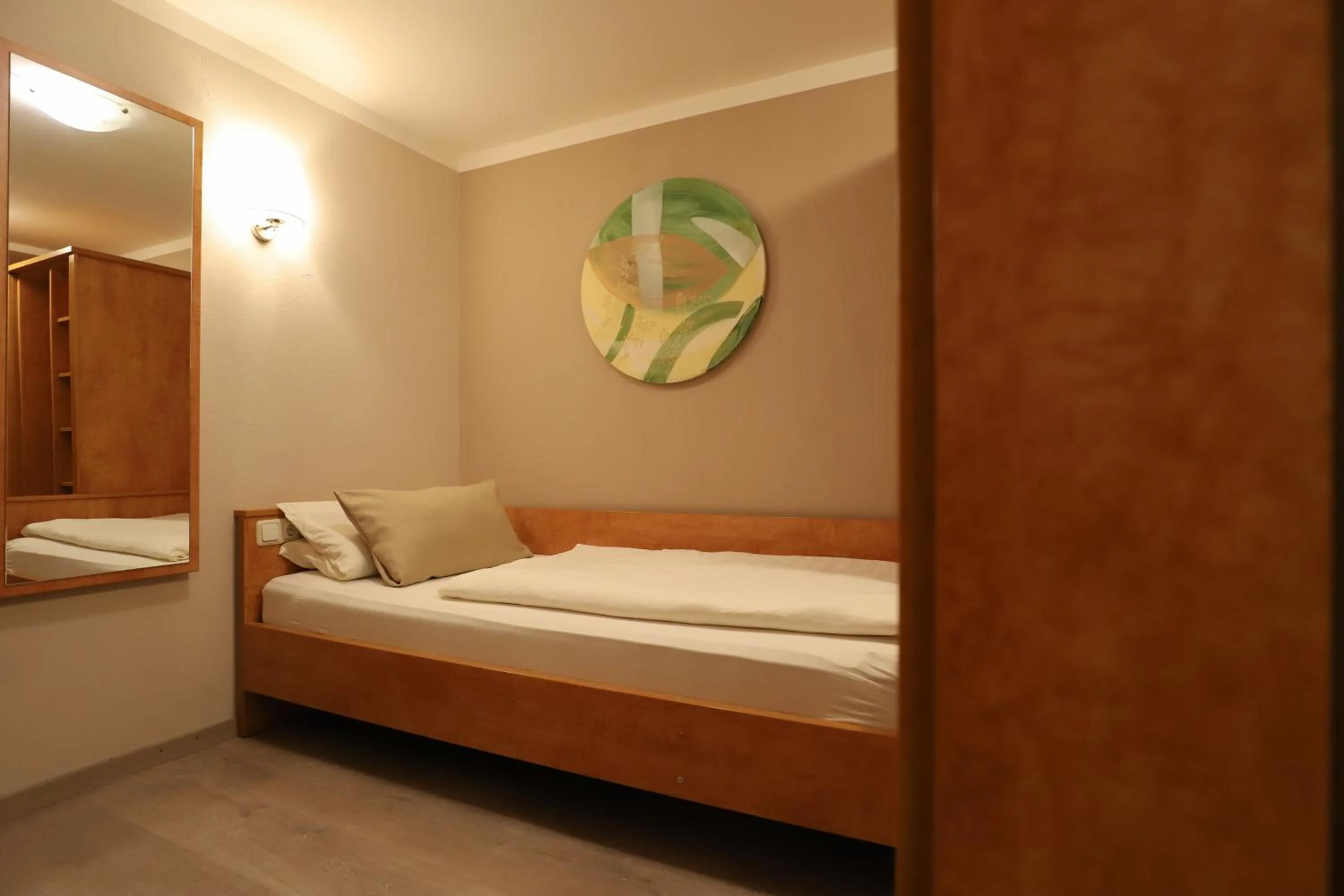 Bed in Hofgut Langenborn Wohnen auf Zeit möblierte Apartments Aschaffenburg Alzenau Frankfurt