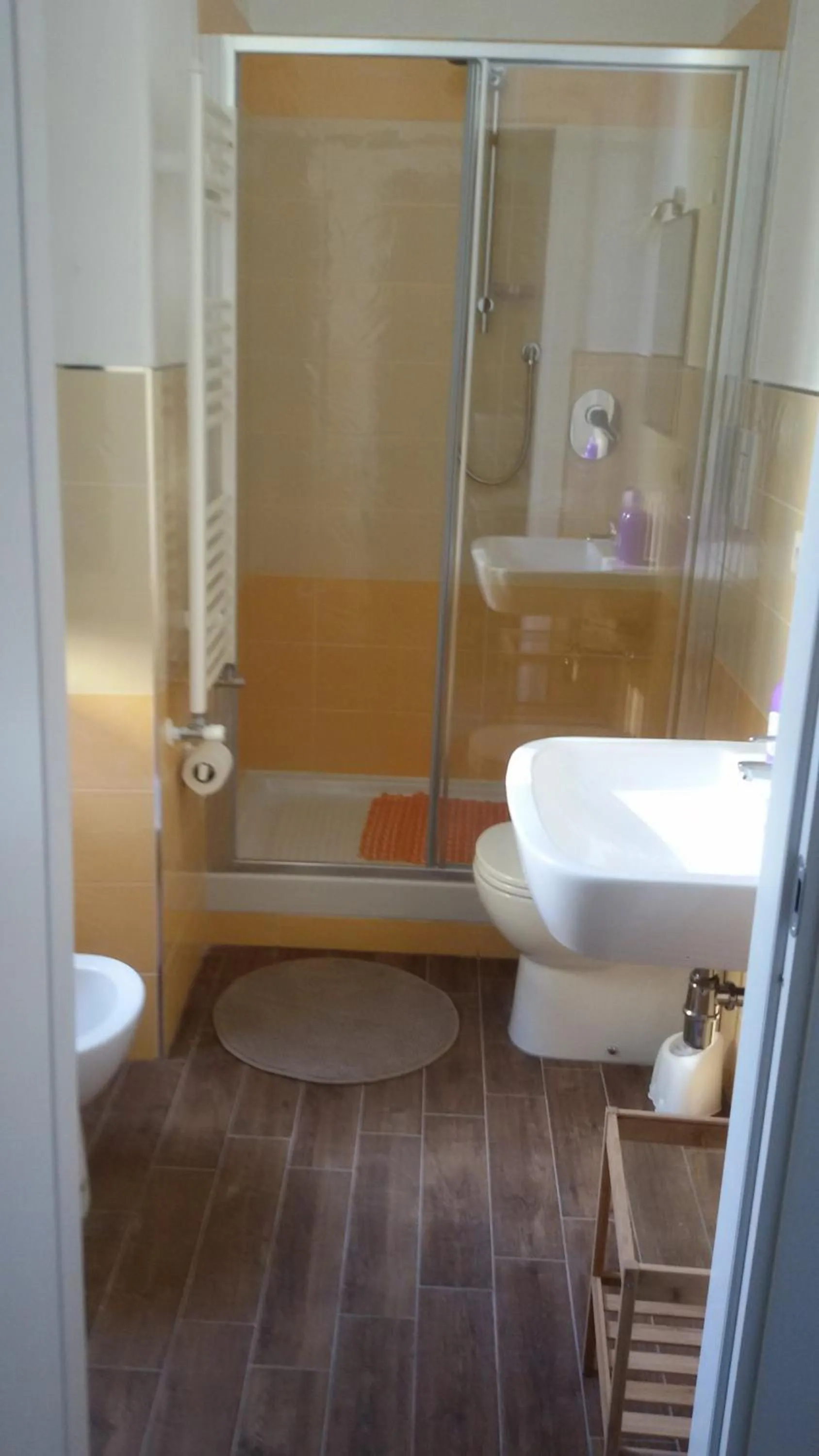 Shower in Grigio Pesca