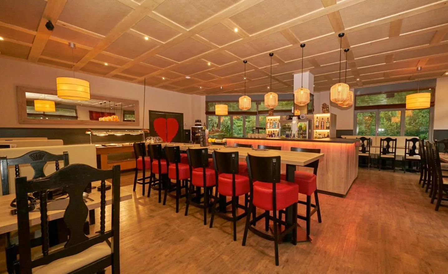 Restaurant/places to eat in Hotel Palarine