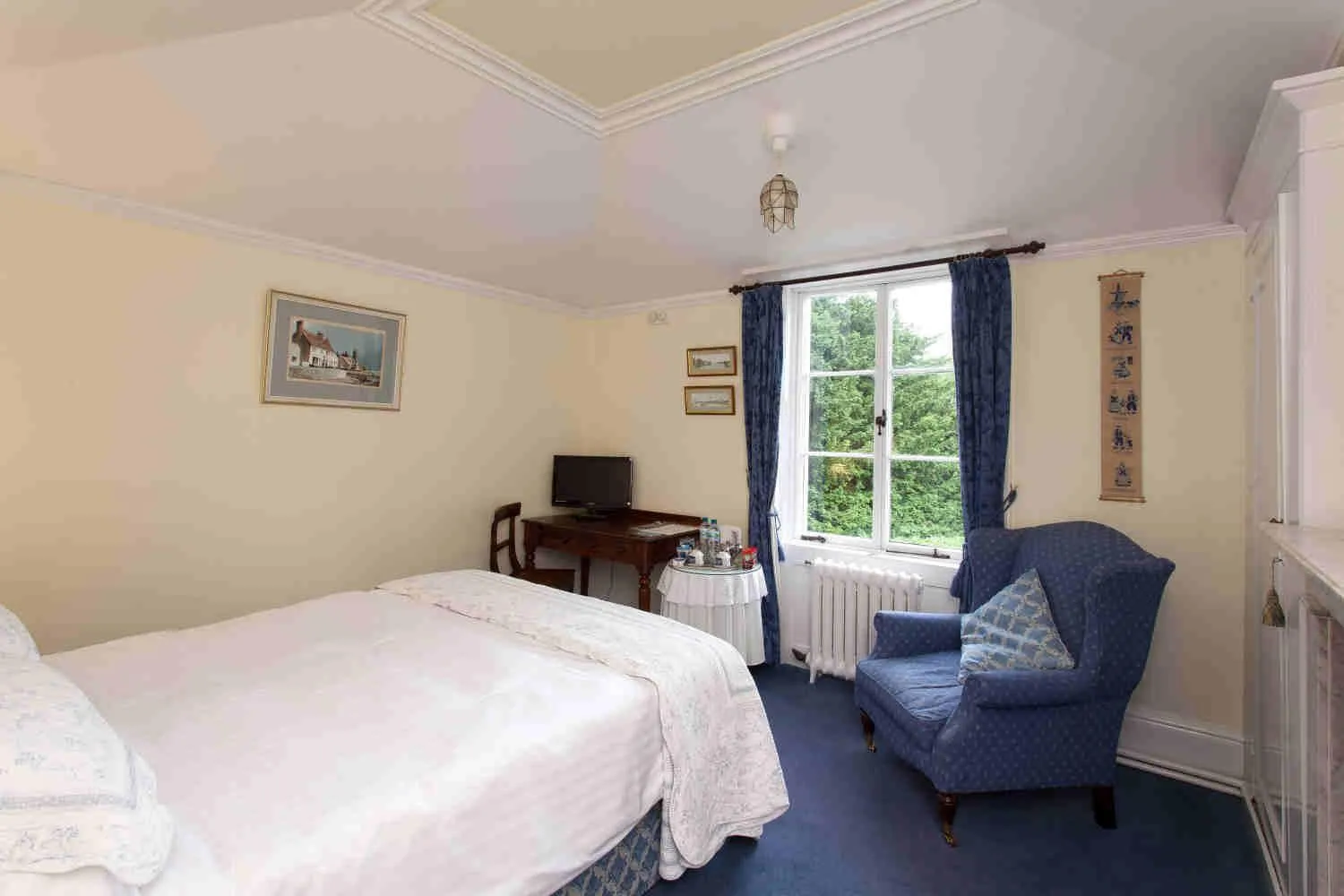Bedroom, Bed in Hollybank House
