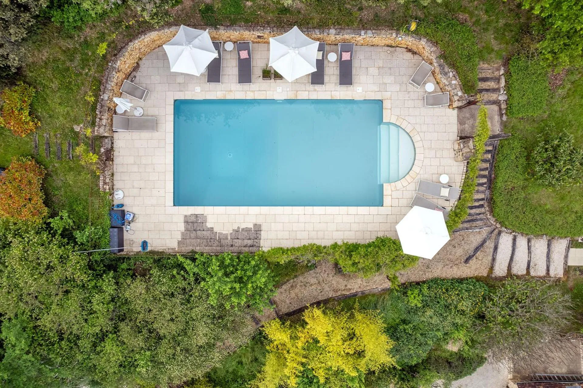 Pool view in La Tour de Cause