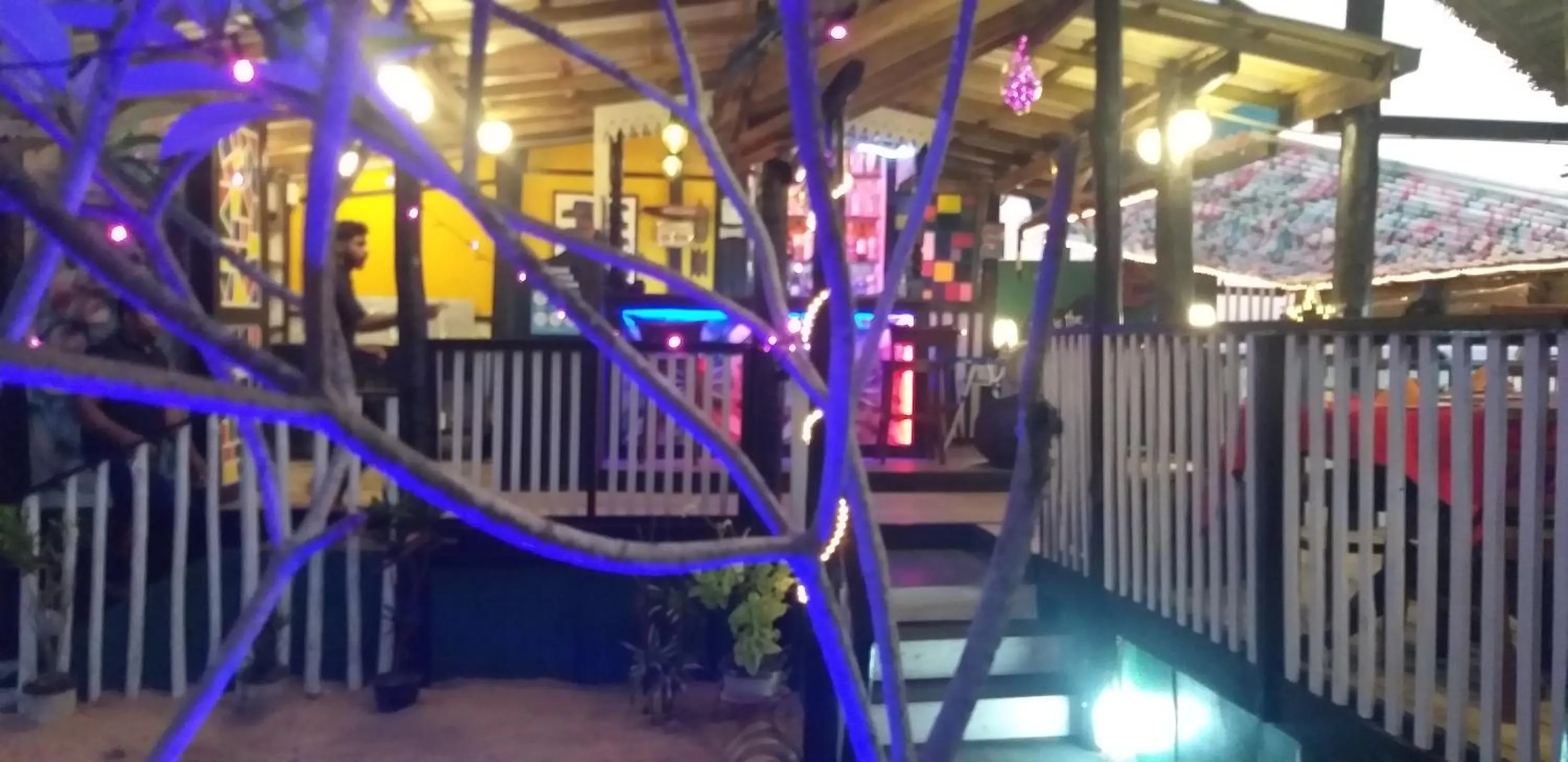 Restaurant/places to eat in Janus Paradise Rest