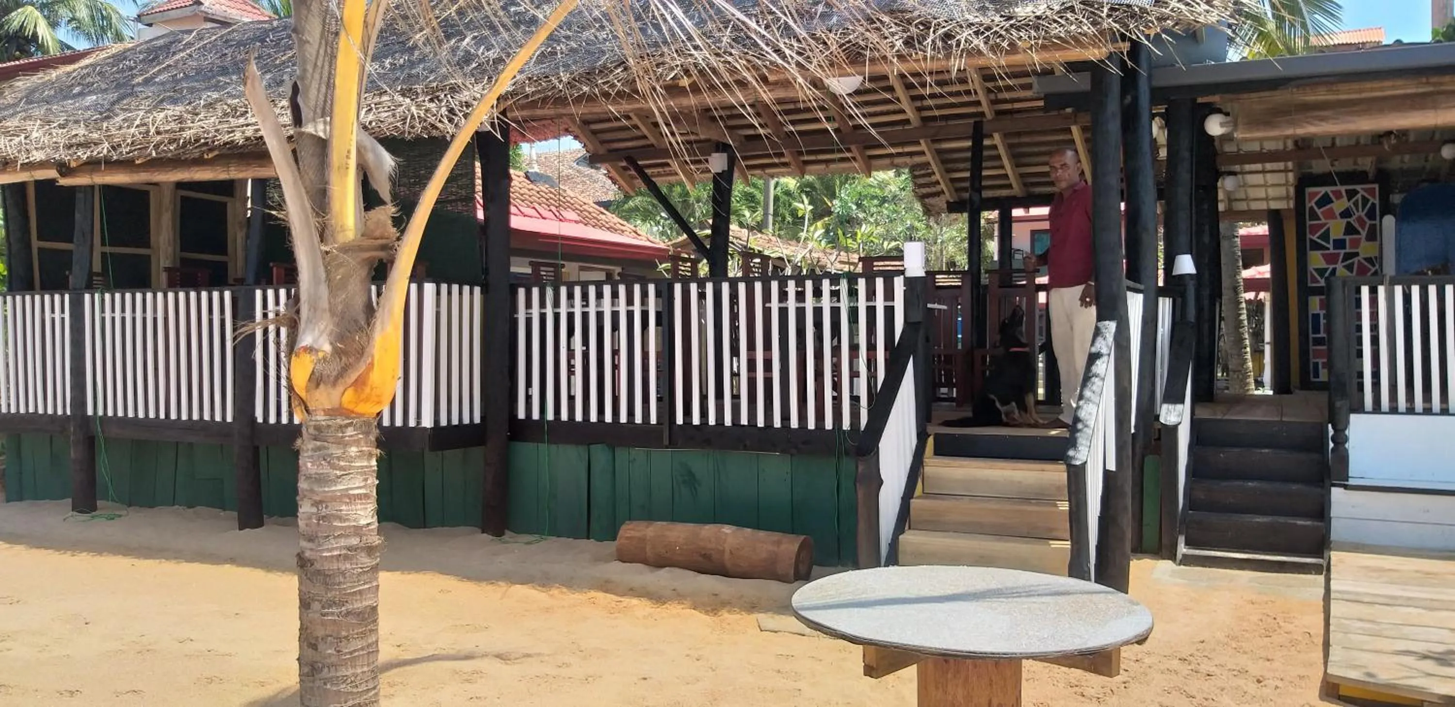 Restaurant/places to eat in Janus Paradise Rest