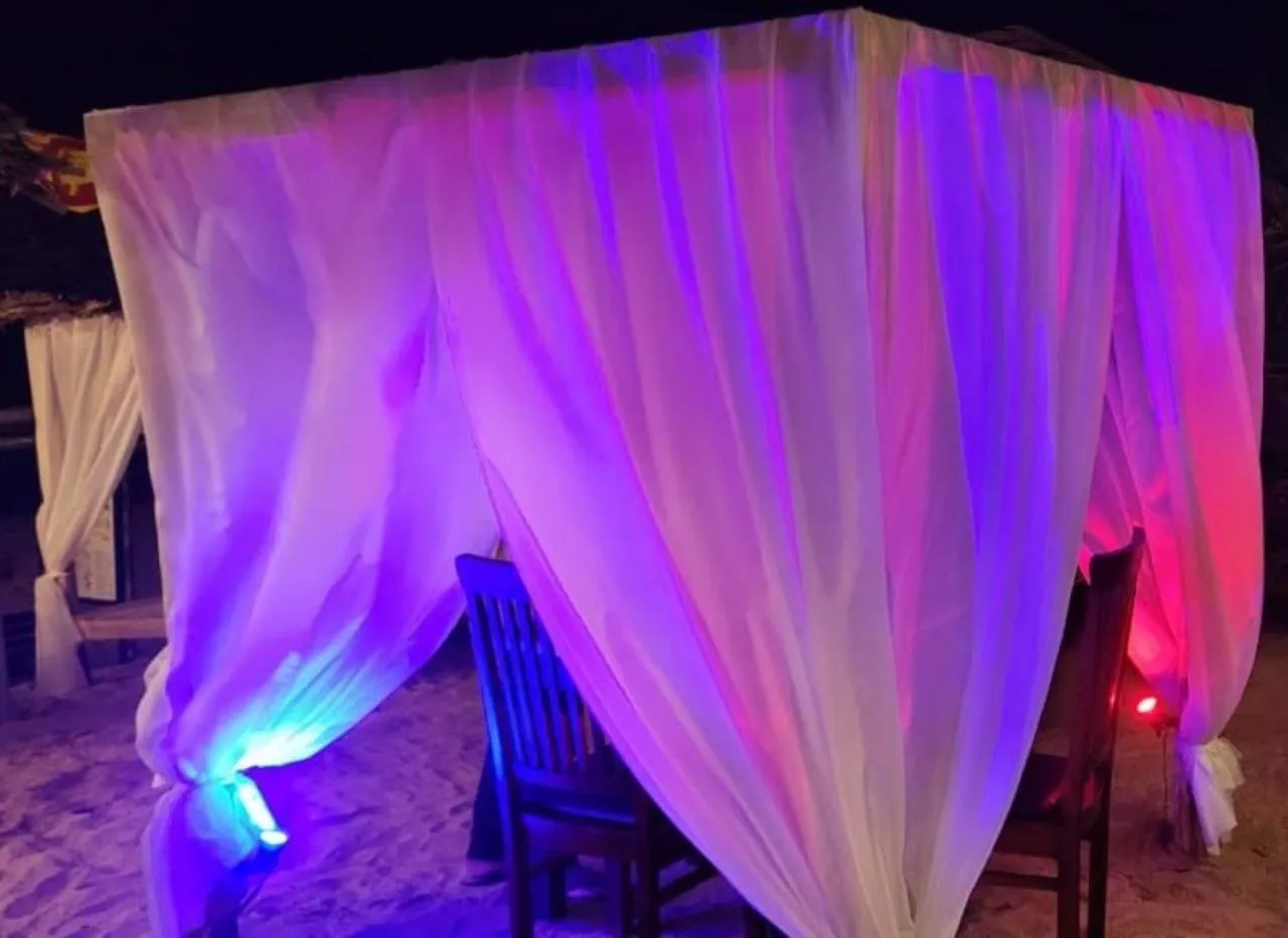 Restaurant/places to eat in Janus Paradise Rest