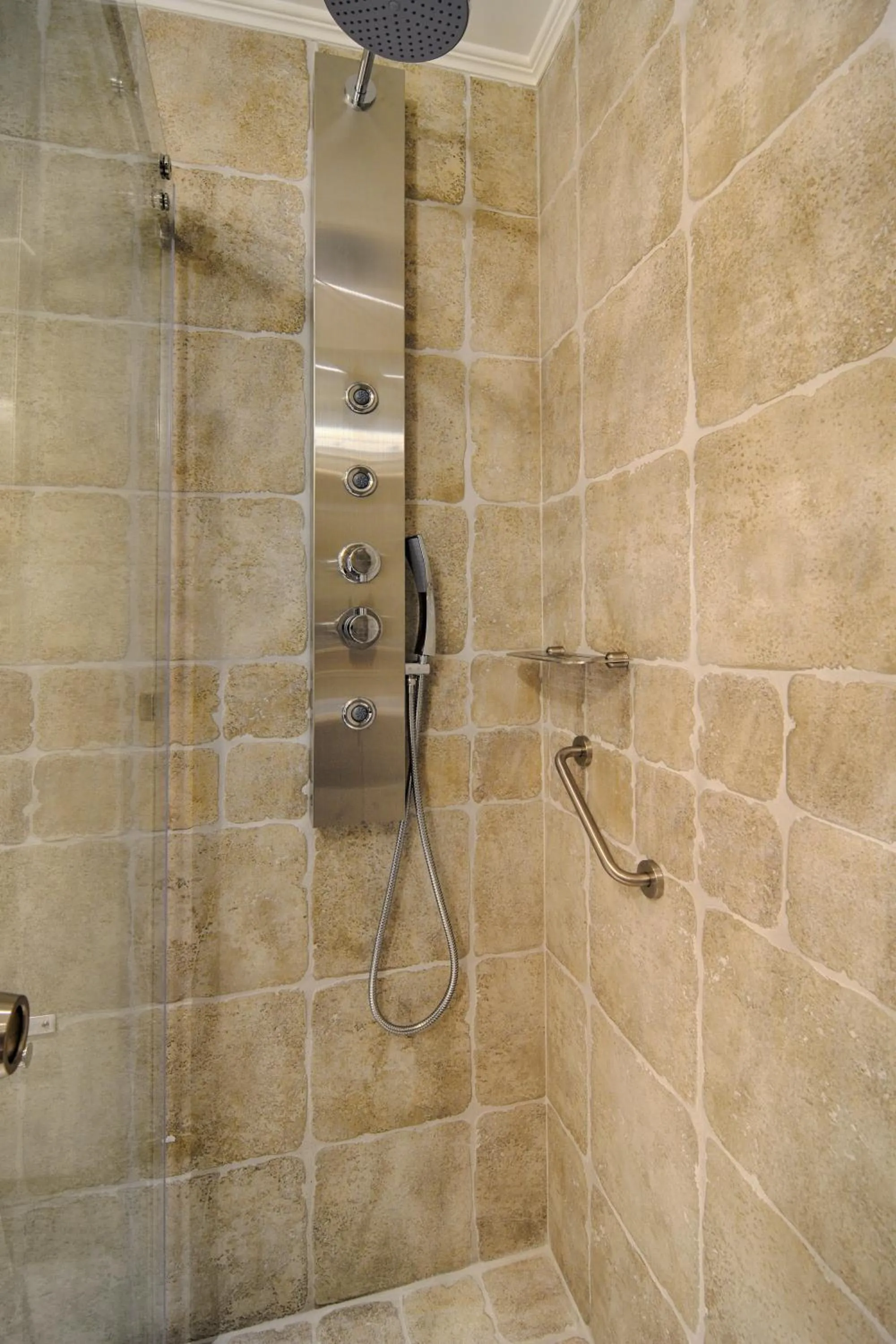 Shower in Hotel Antique