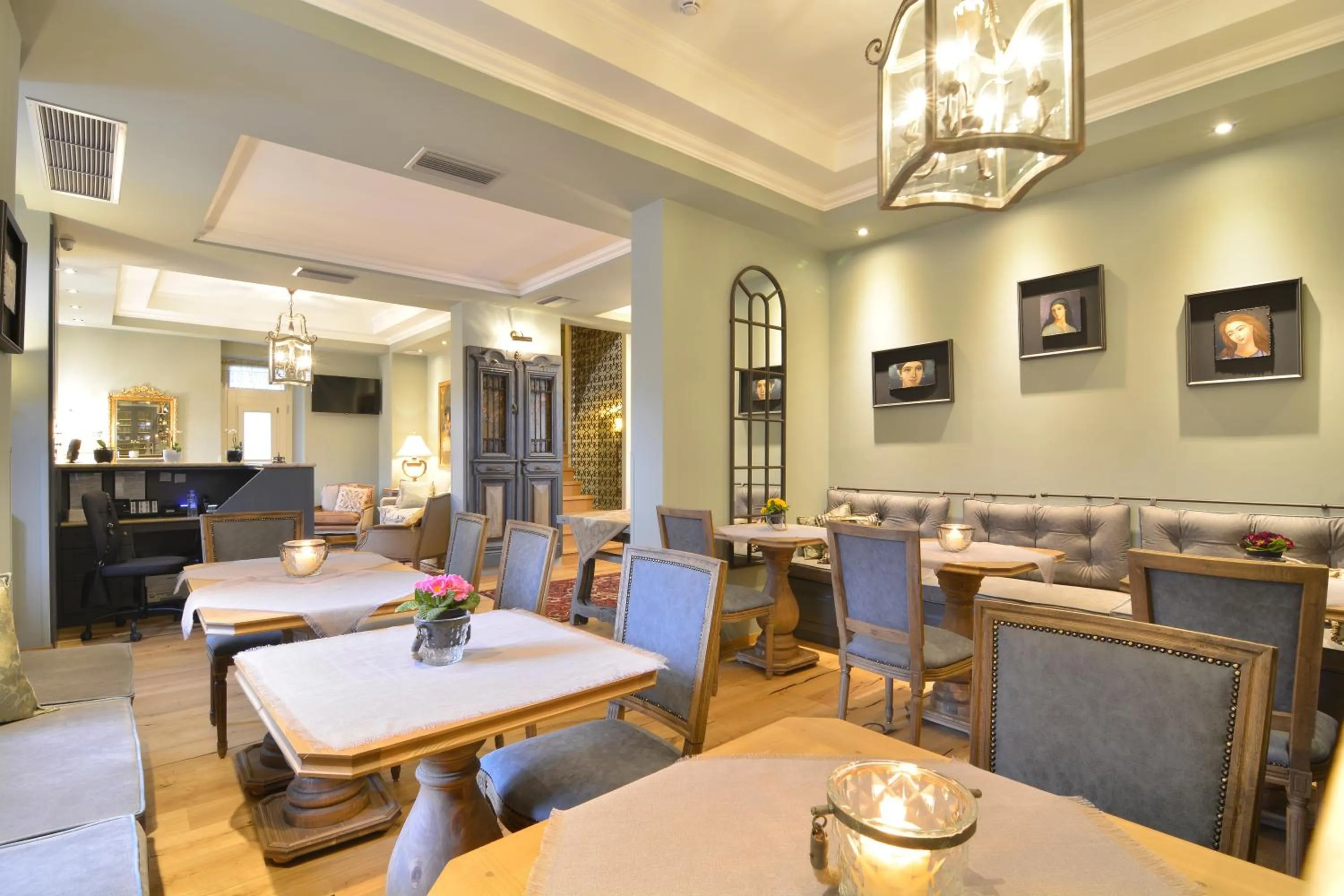 Lobby or reception in Hotel Antique