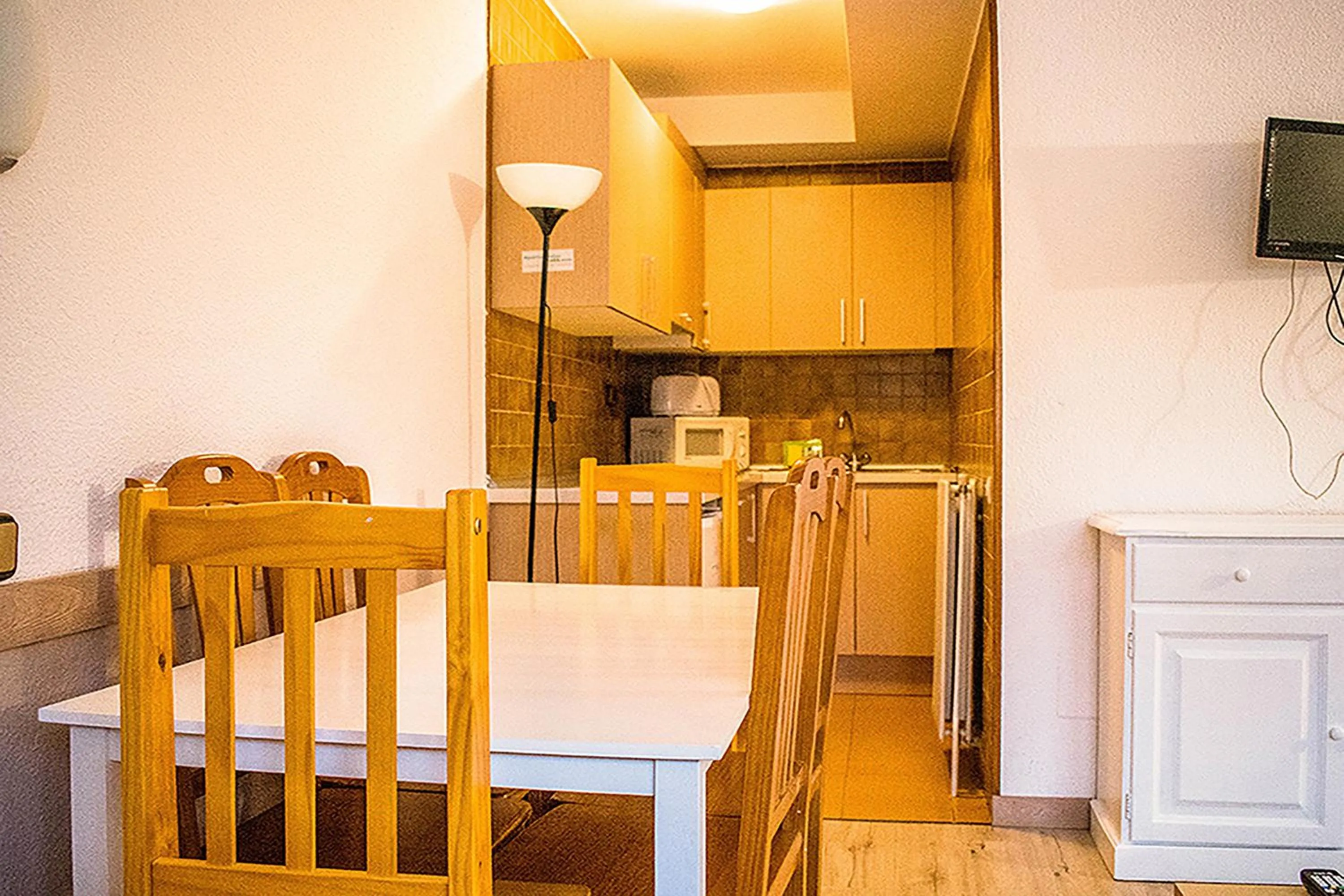 Kitchen or kitchenette in Estudis Turístics Cims Pas 3000