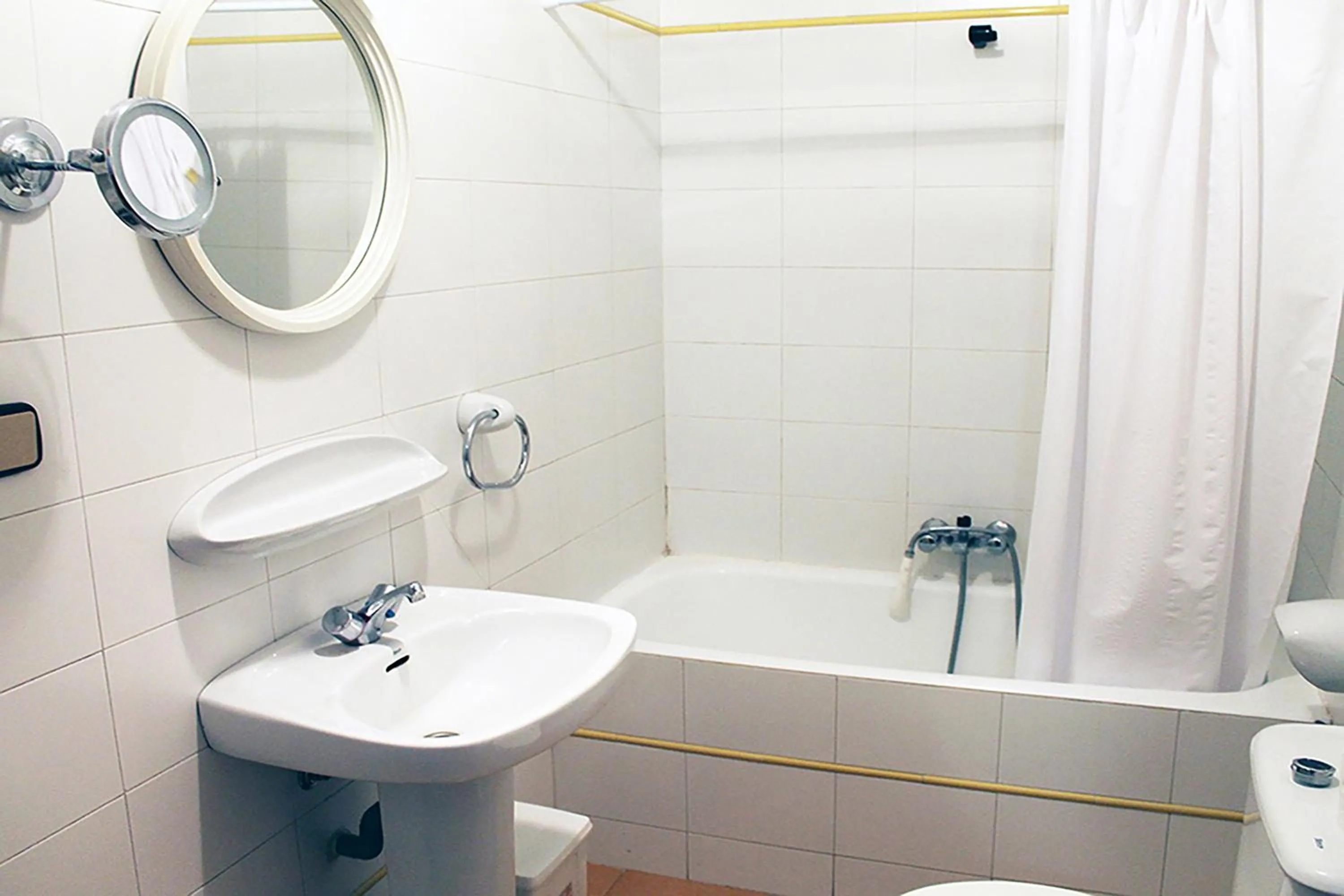 Bathroom in Estudis Turístics Cims Pas 3000