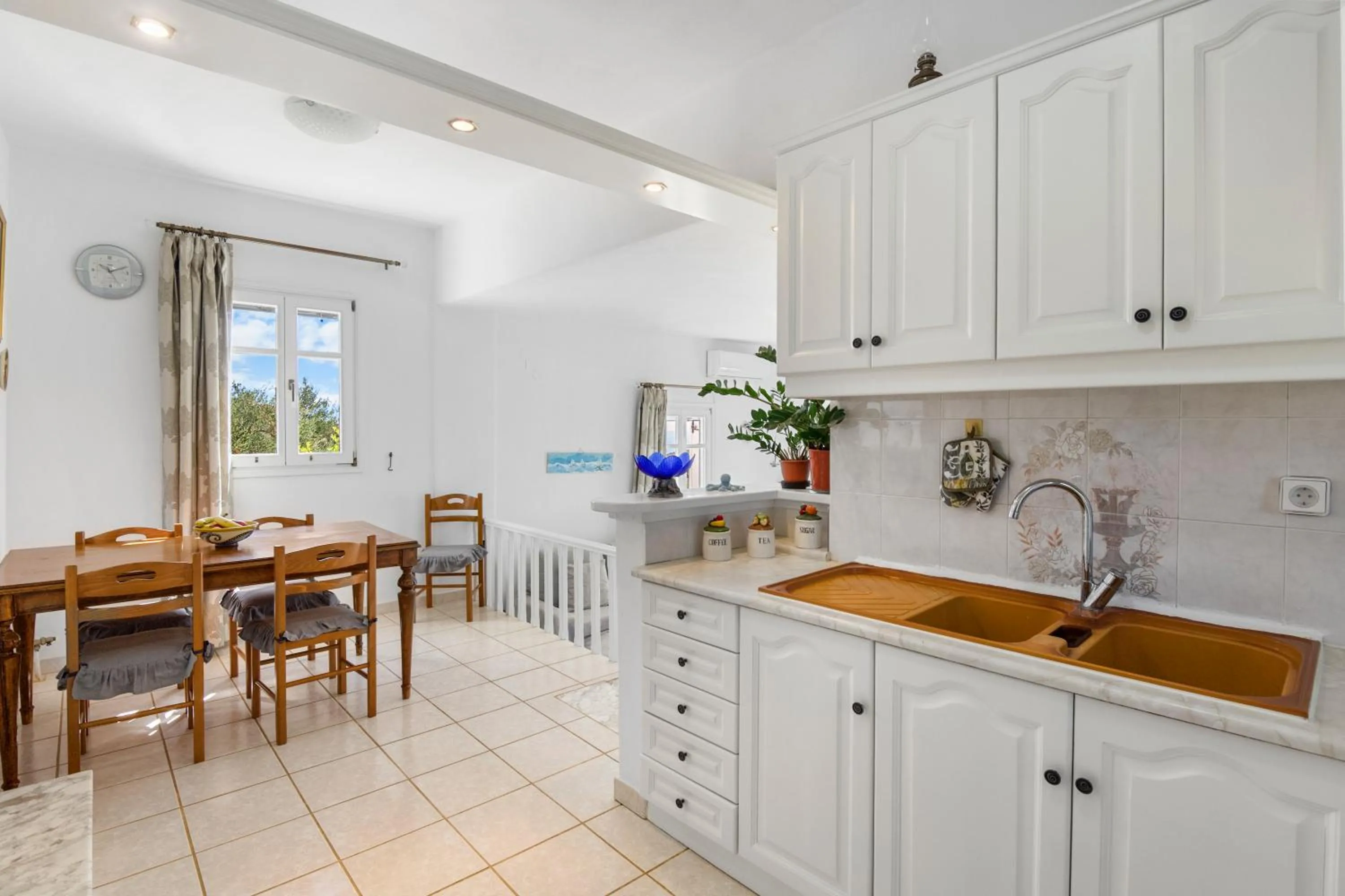 Dining area in Anthoula's Sea View Apartment