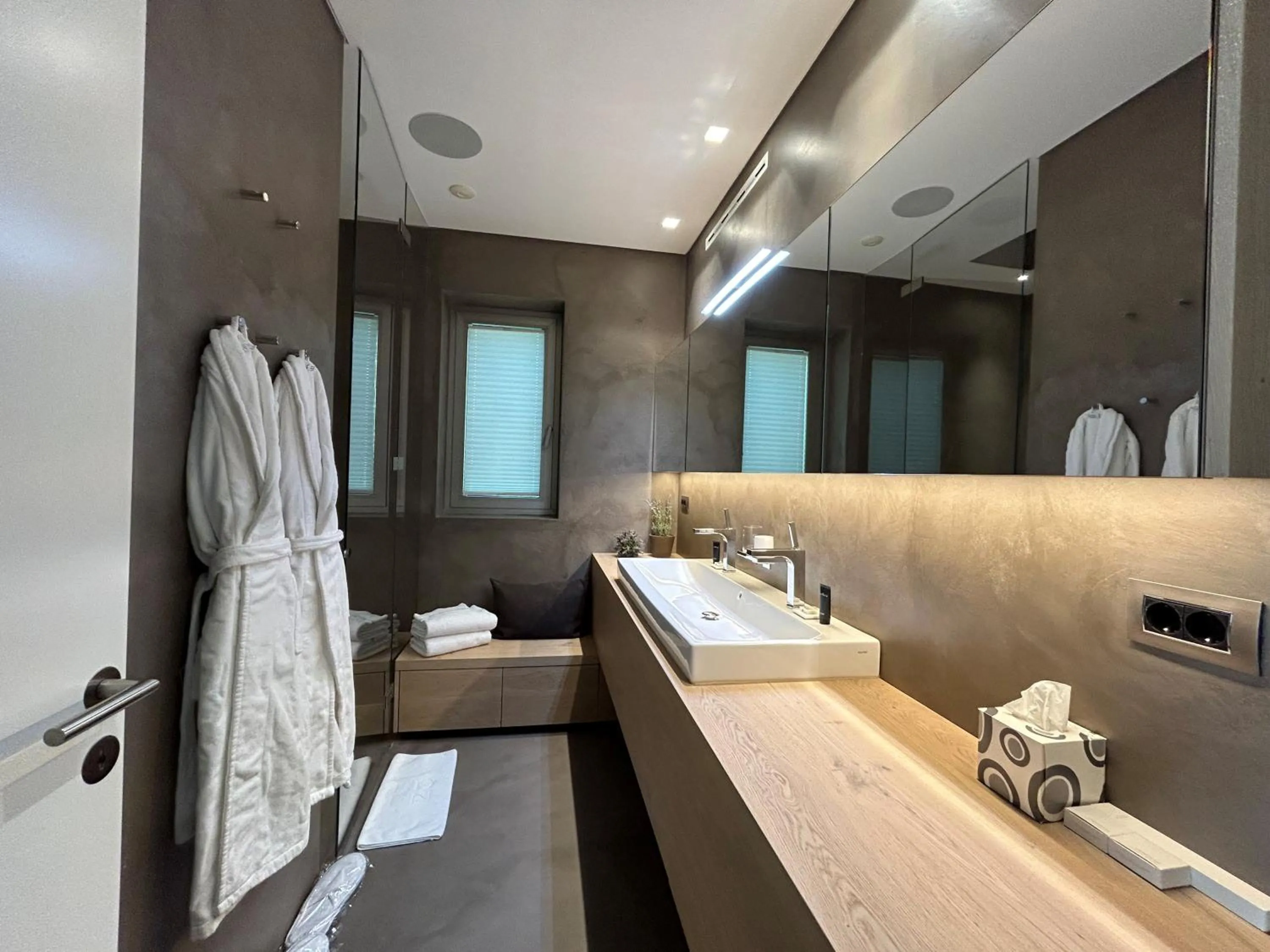 Shower in Eden Reserve Hotel